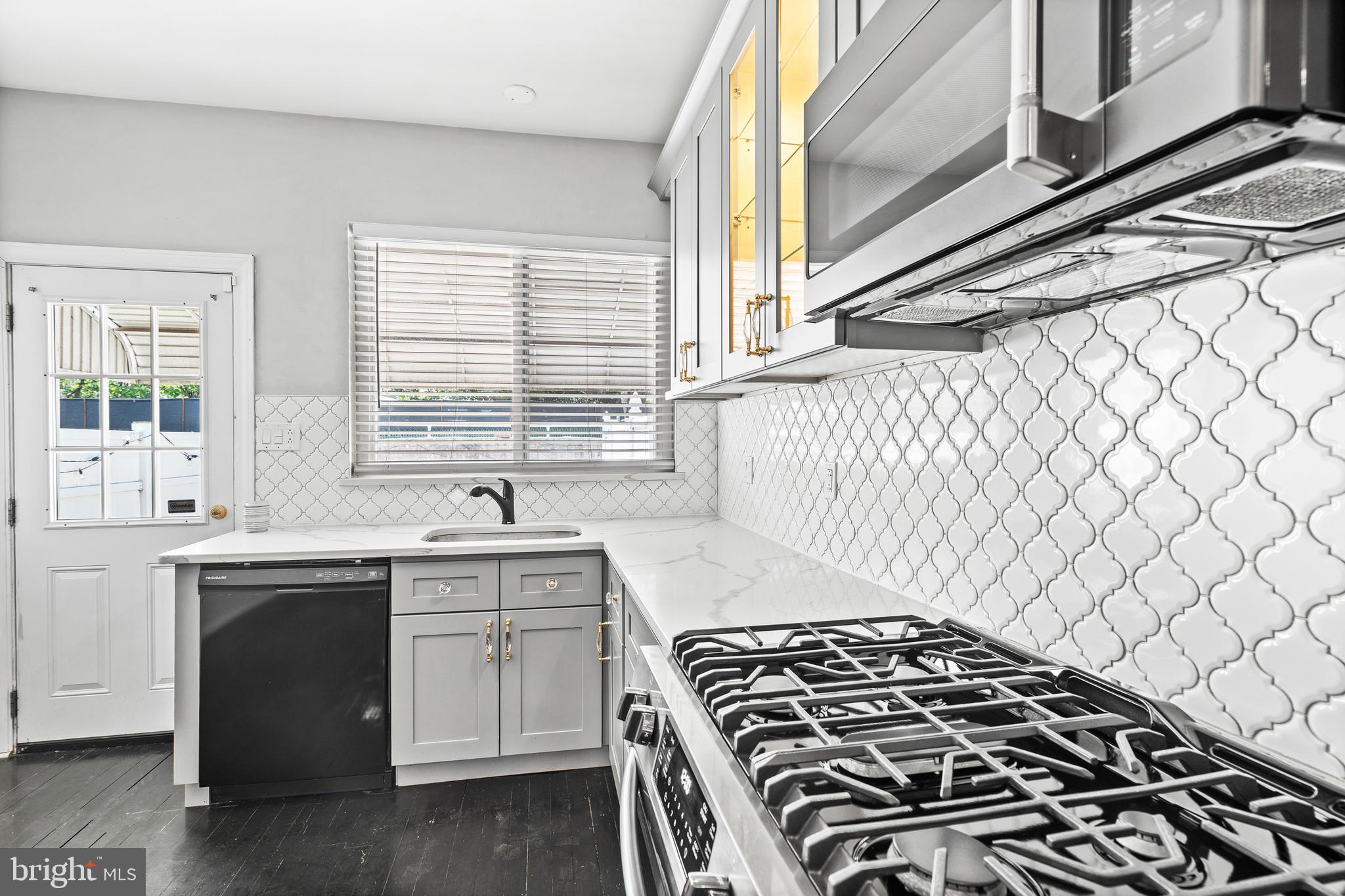 PORT RICHMOND - Residential