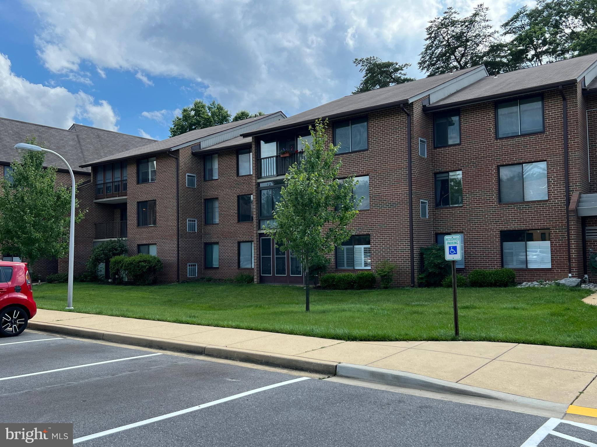 ROSSMOOR MUTUAL #19B - Residential Lease