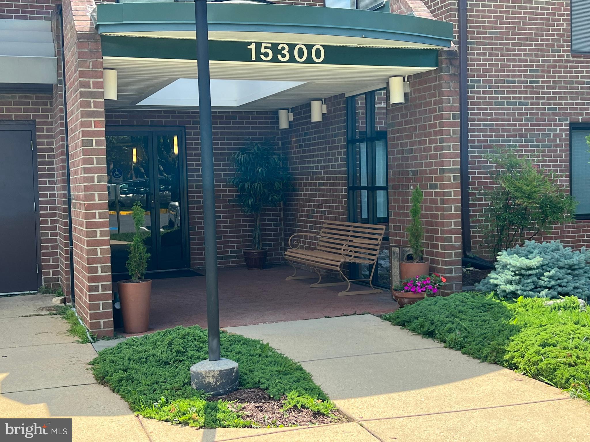 ROSSMOOR MUTUAL #19B - Residential Lease