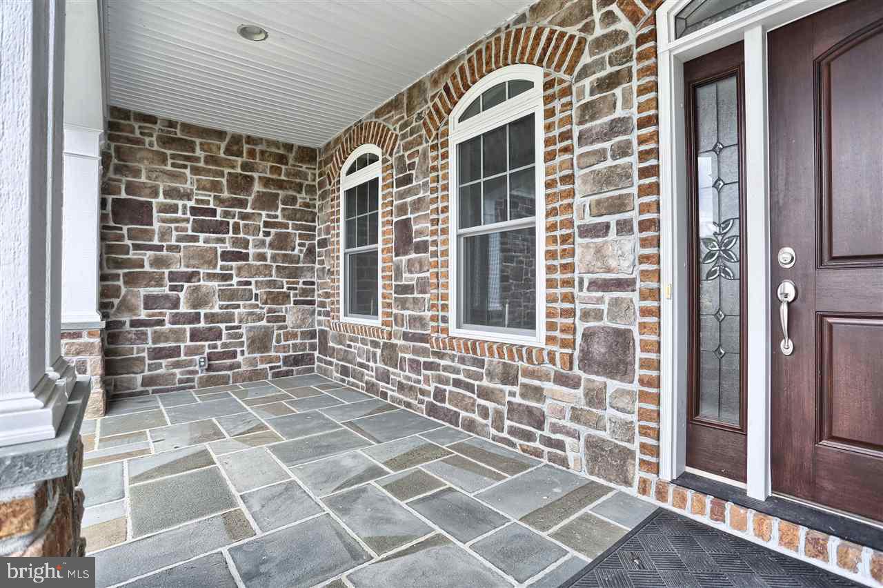 OPEN HOUSE every SUN 1-3 thru NOV 22. Spectacular TIDAY built home - Beautifully understated elevation leads to a dramatic & welcoming open design that showcases incredible craftsmanship everywhere you turn. Great Rm feat. vaulted ceiling, double crown, built-in bookcases, soft archways. Private 1st flr master en suite w/ tiled walk-in shower. Custom homes designed to your lifestyle from 500s.