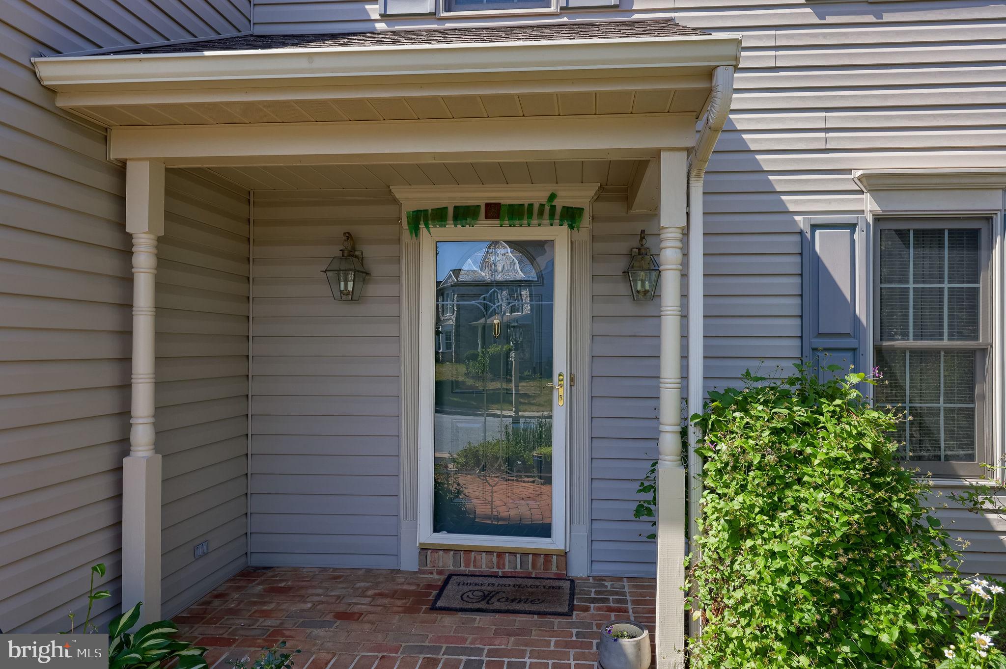 812 CYPRESS COURT
