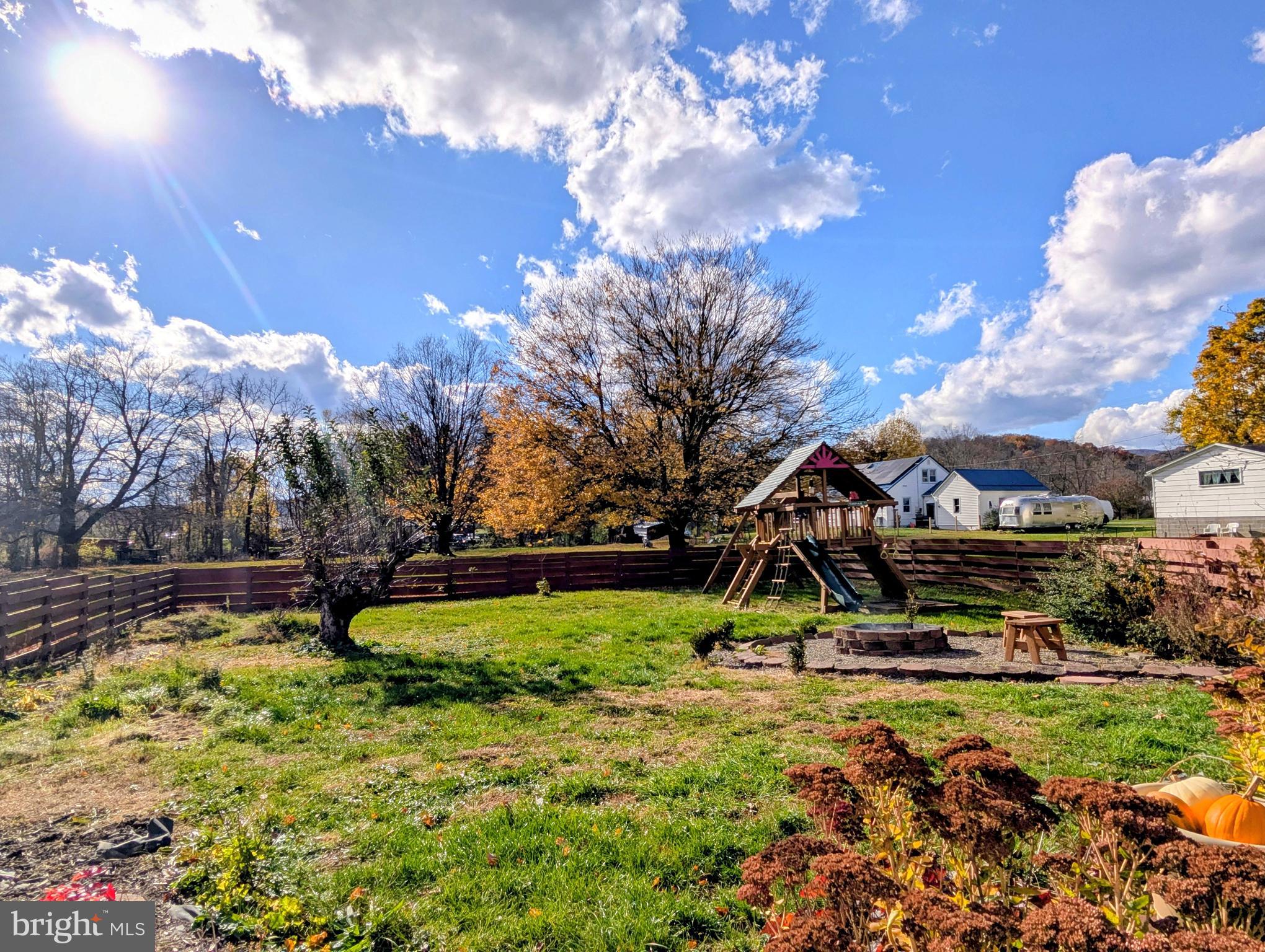 PLEASANTVILLE AREA - Residential