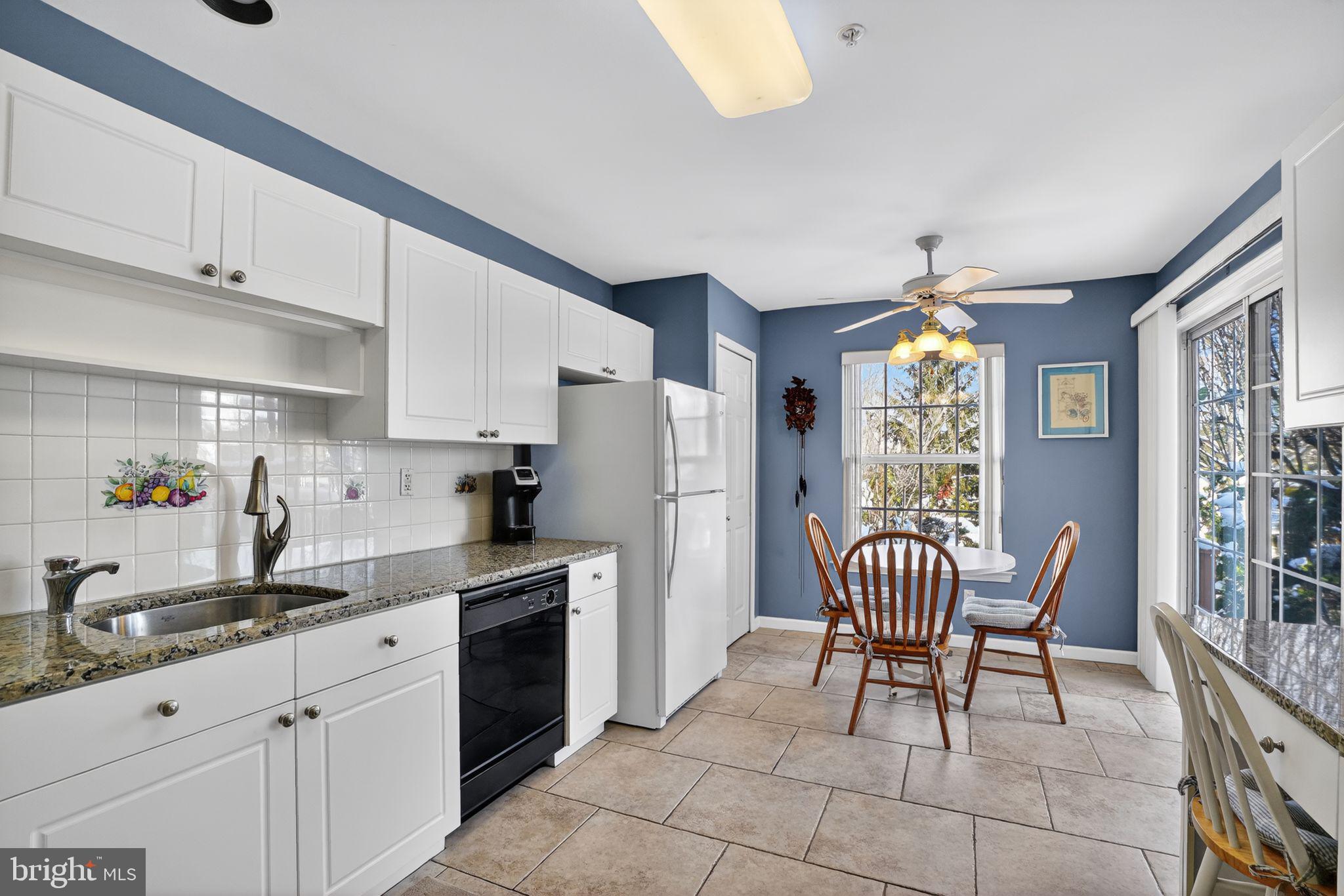 COUNTRY CROSSING - Residential