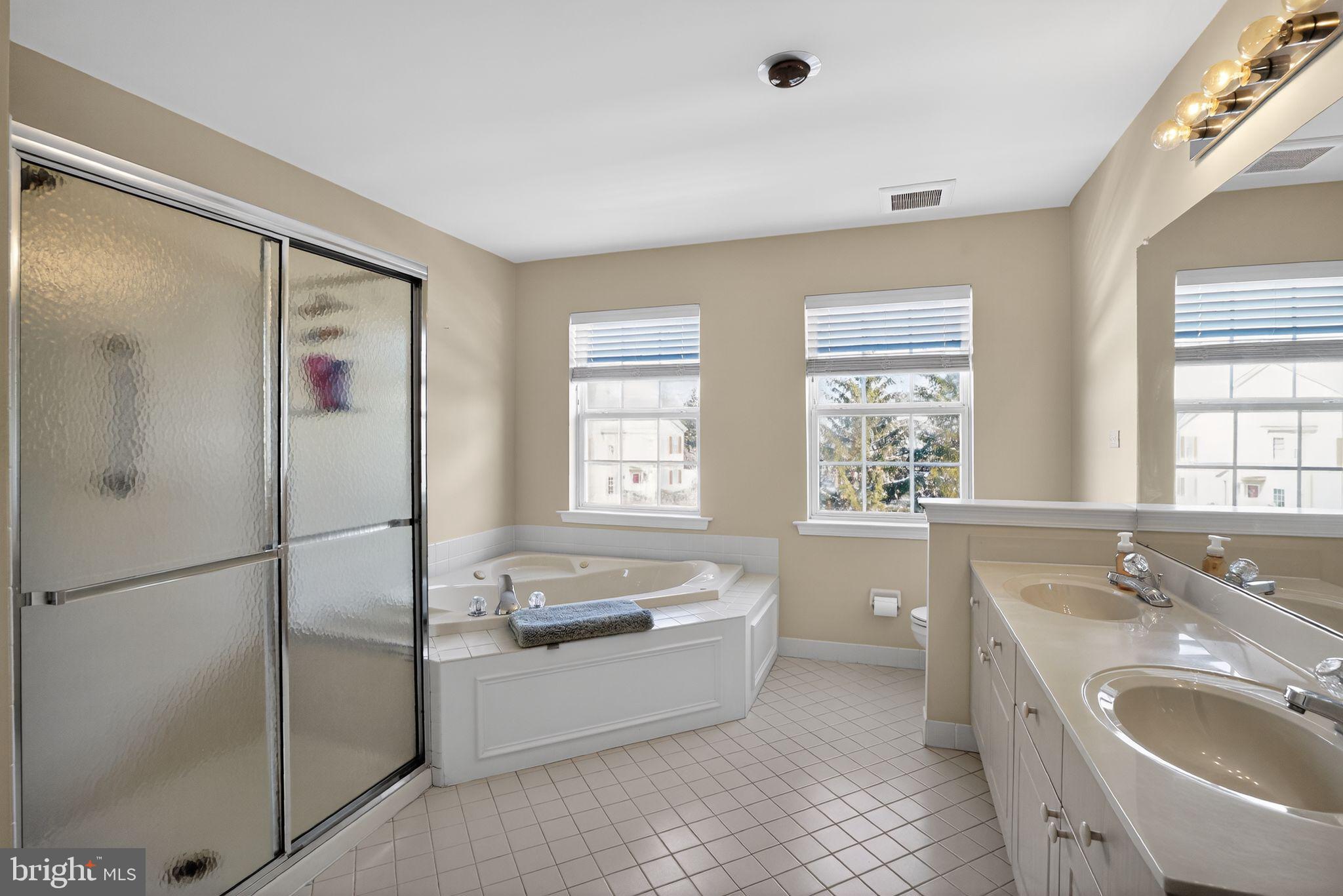 COUNTRY CROSSING - Residential