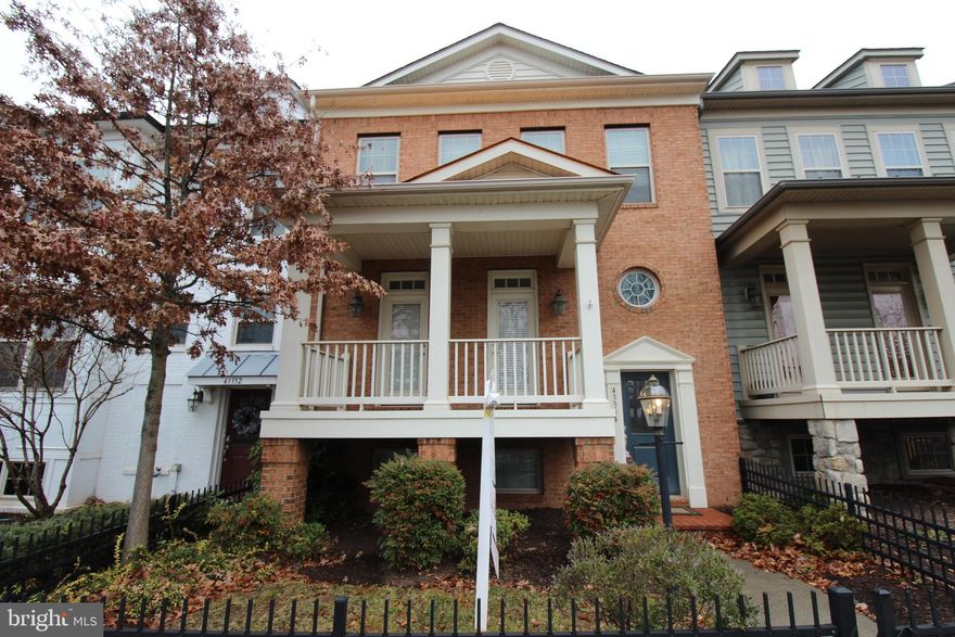 Beautiful 2512sq  on 3 level with 3 Bed Rooms and 2.5 Bath with Two Car Attached Garage.
 Modern Gourmet Kitchen with Granite Countertops, upgraded cabinets and GE Stainless Steel Appliances. Large Family and Kitchen combo, Dining Room with Rear Deck(22x8) and Rec Room int he Lower Level.  CLOSE to AOL, RAYTHEON and VERIZON. 
Paint Work Completed. BRAND NEW CARPET WILL BE INSTALLED  THROUGHOUT THE HOME.