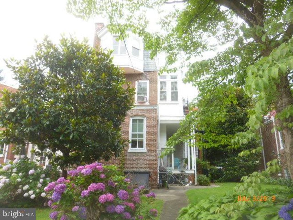 Photo of 426 W CHESTNUT ST, LANCASTER, PA 17603 (MLS # PALA2030070)