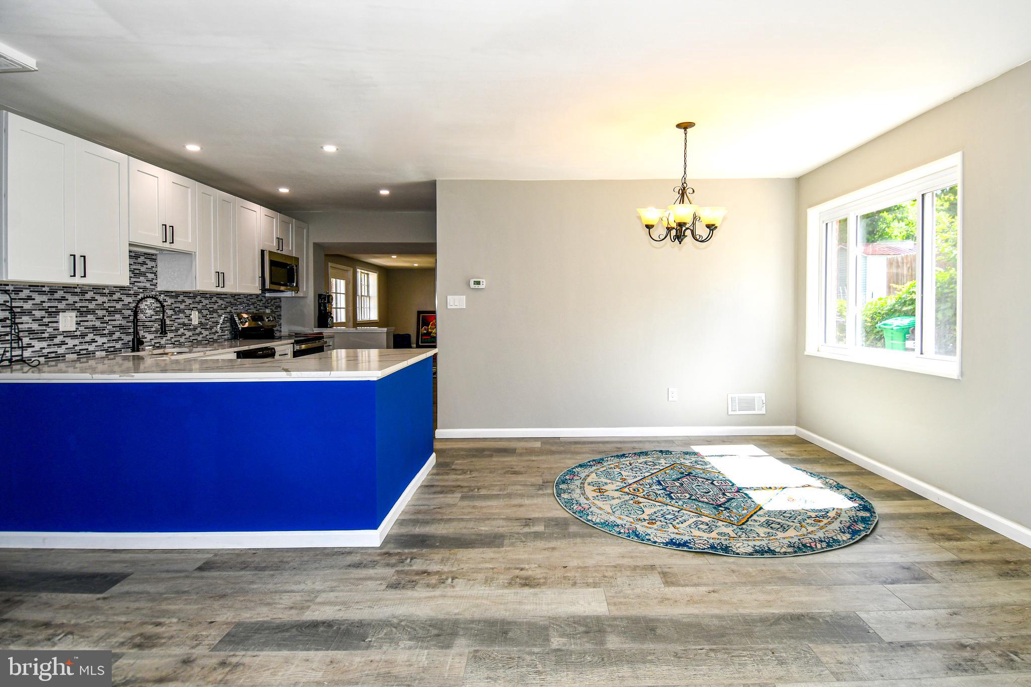 1210 LINDSAY ROAD