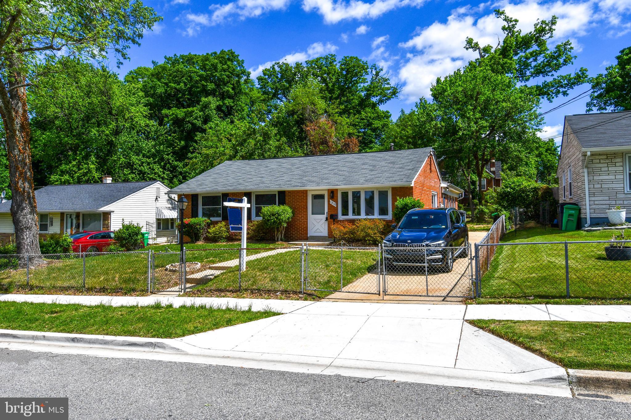 1210 LINDSAY ROAD