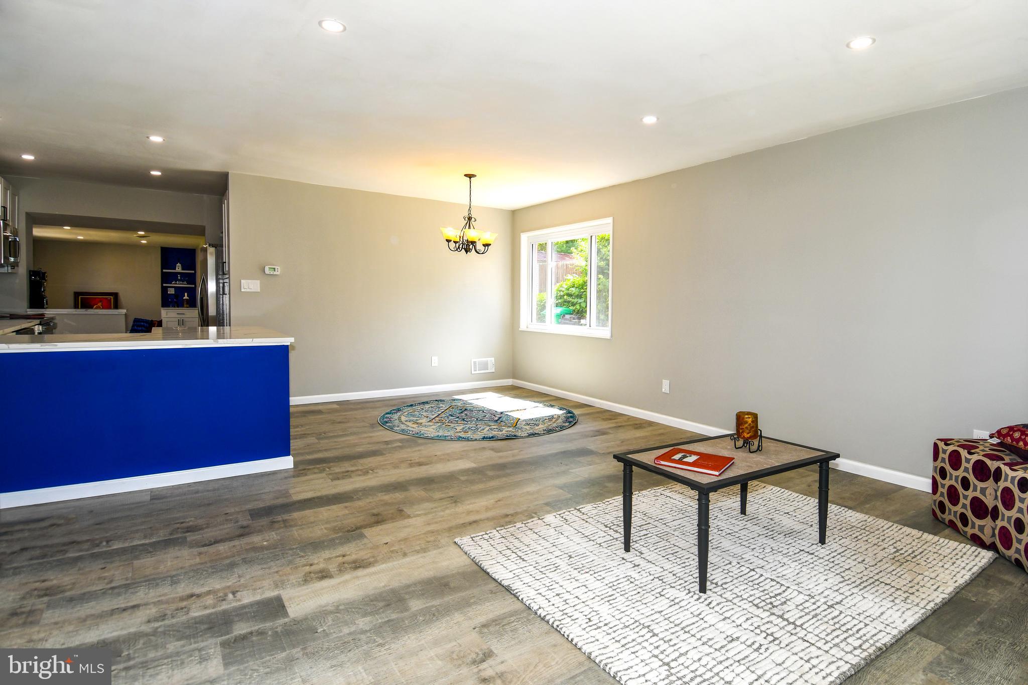 1210 LINDSAY ROAD
