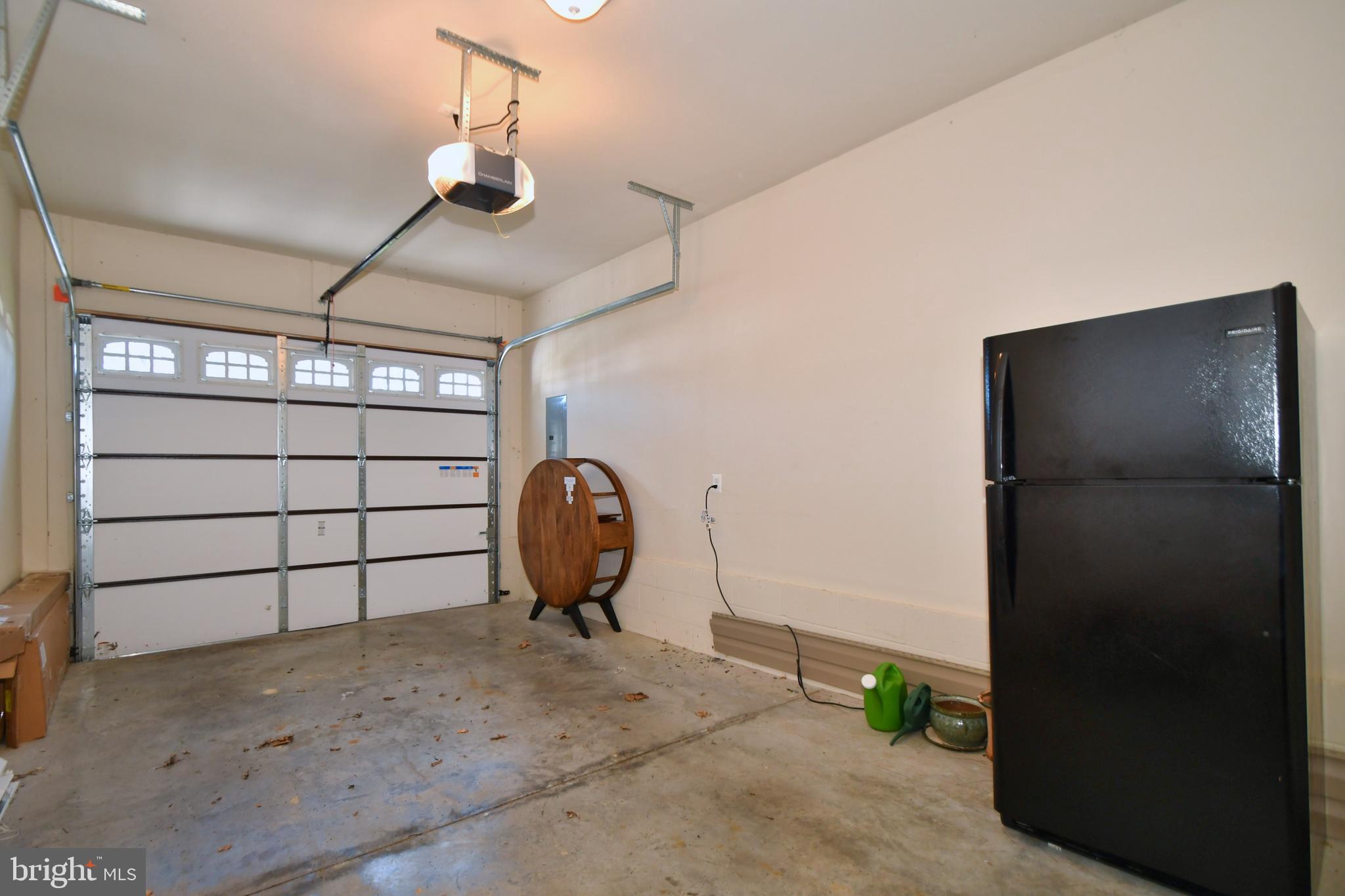 WILLOUGHBY BEACH - Residential