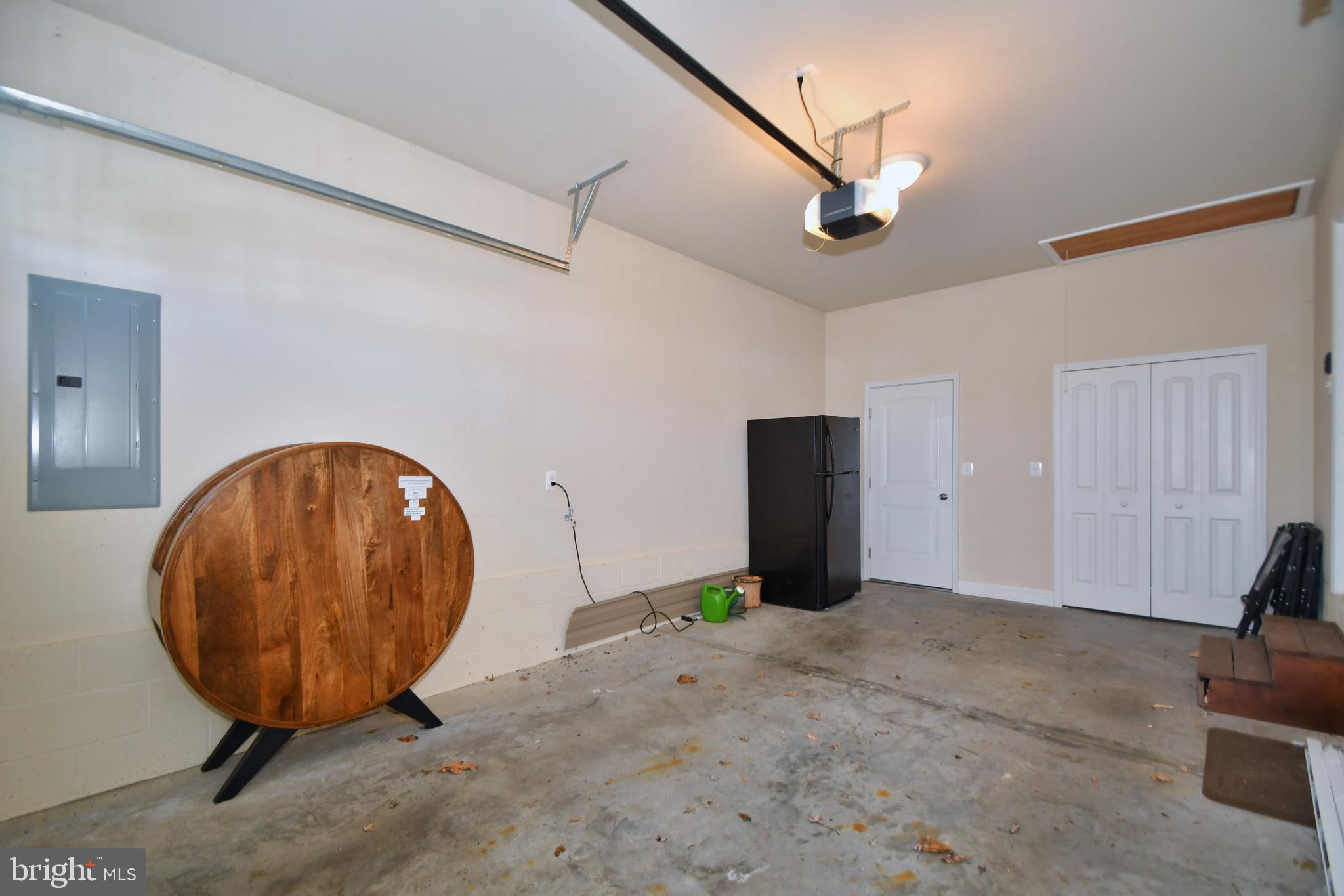 WILLOUGHBY BEACH - Residential