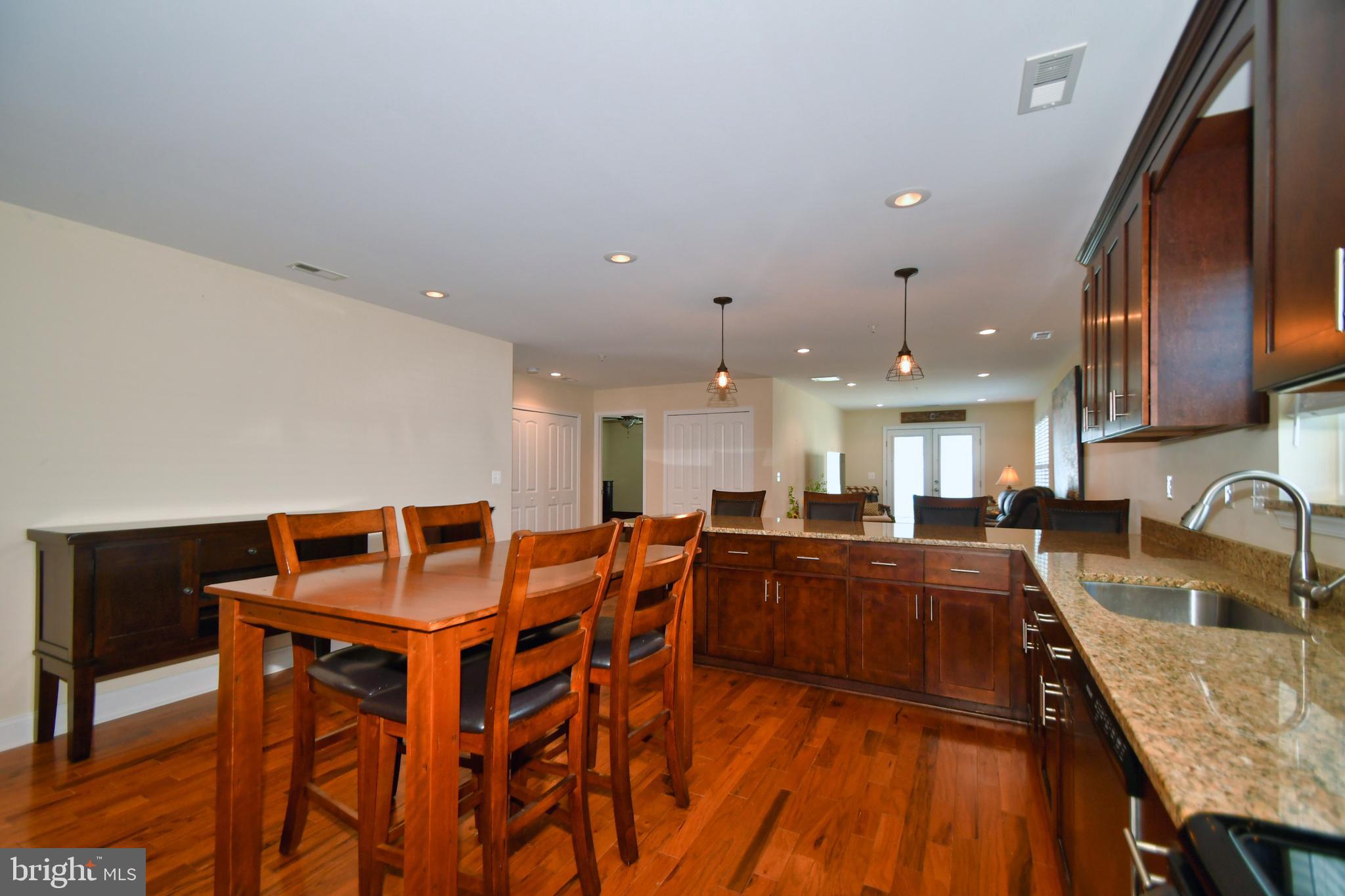 WILLOUGHBY BEACH - Residential