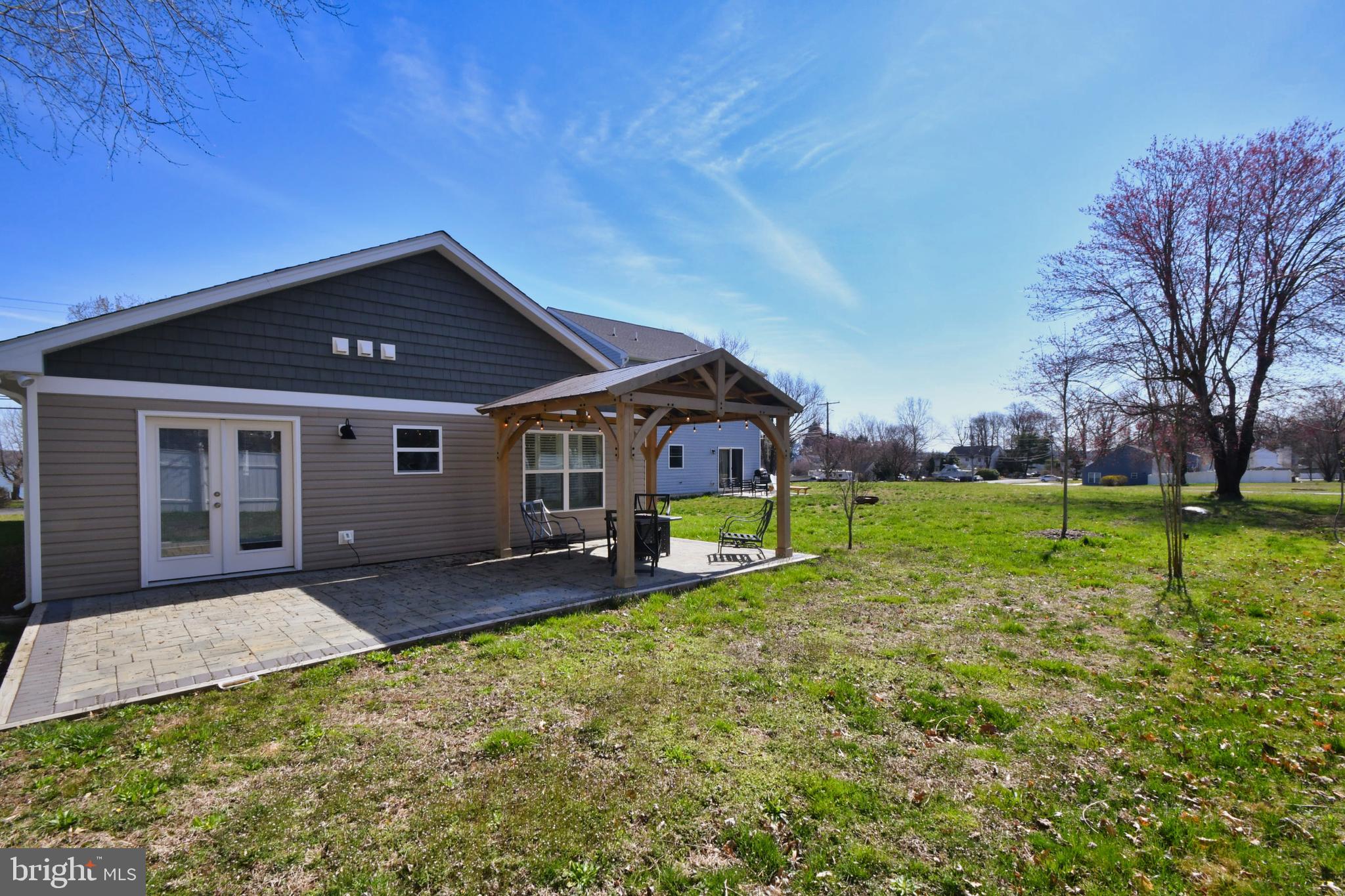 WILLOUGHBY BEACH - Residential