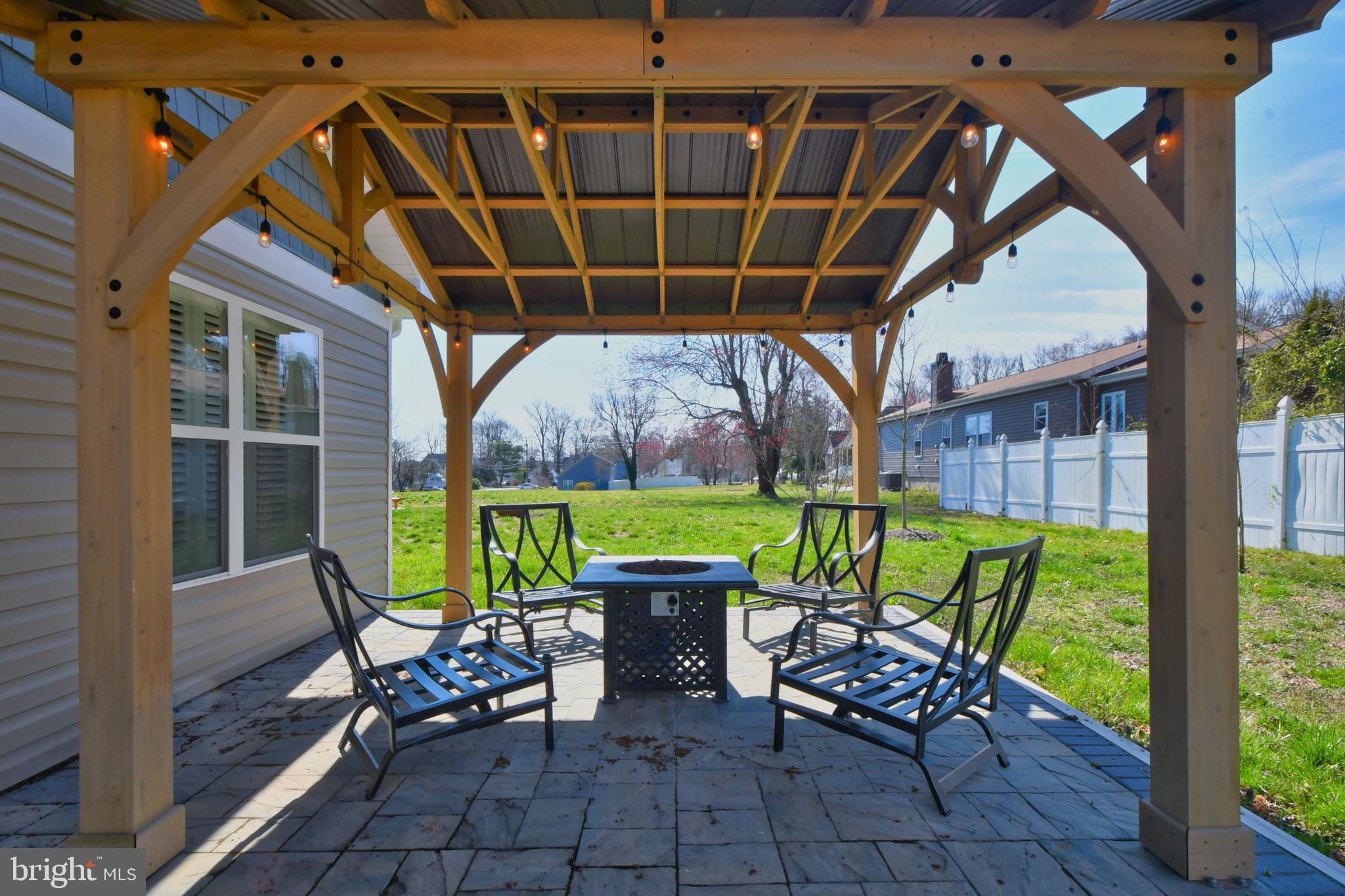 WILLOUGHBY BEACH - Residential