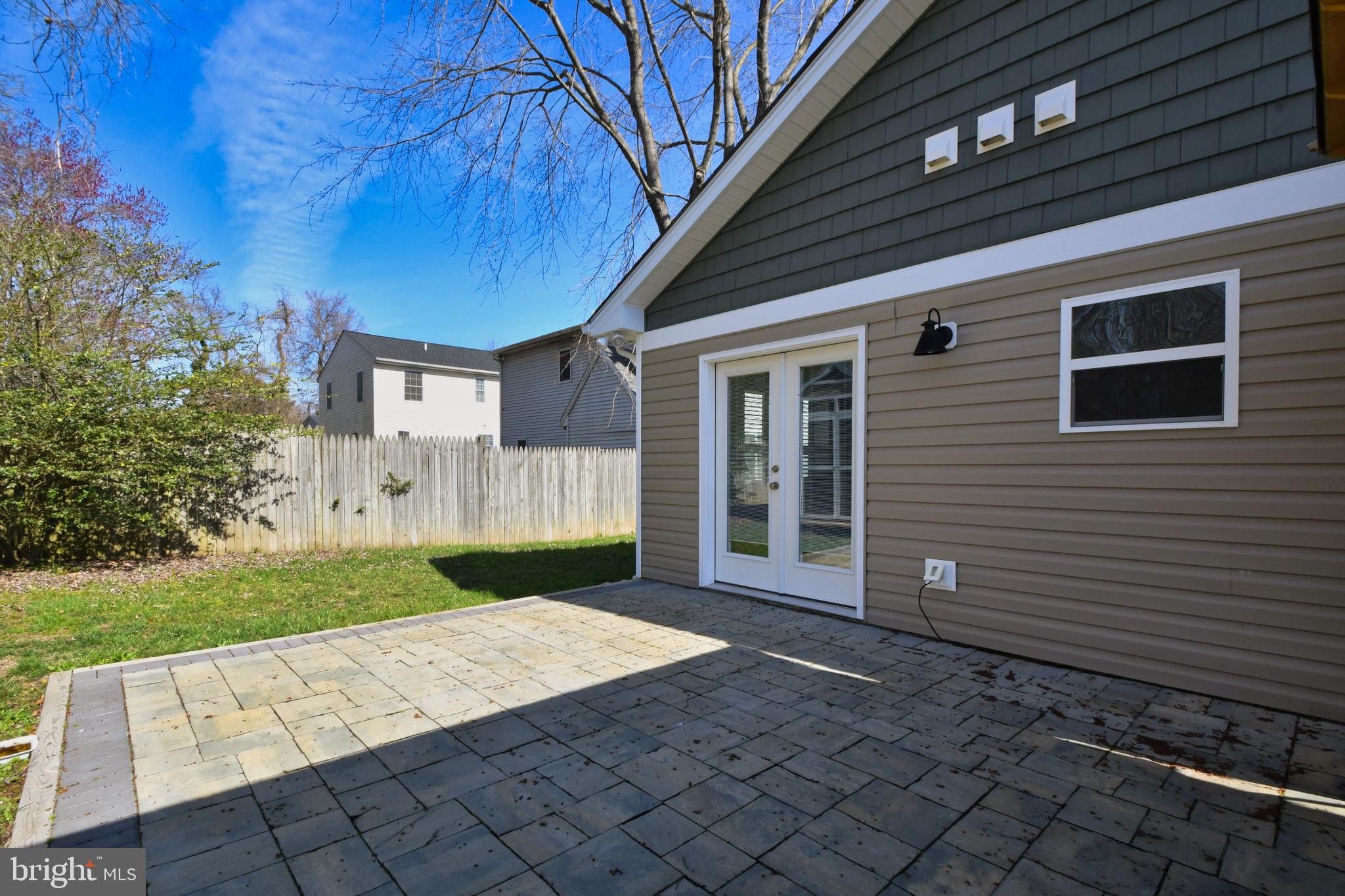 WILLOUGHBY BEACH - Residential