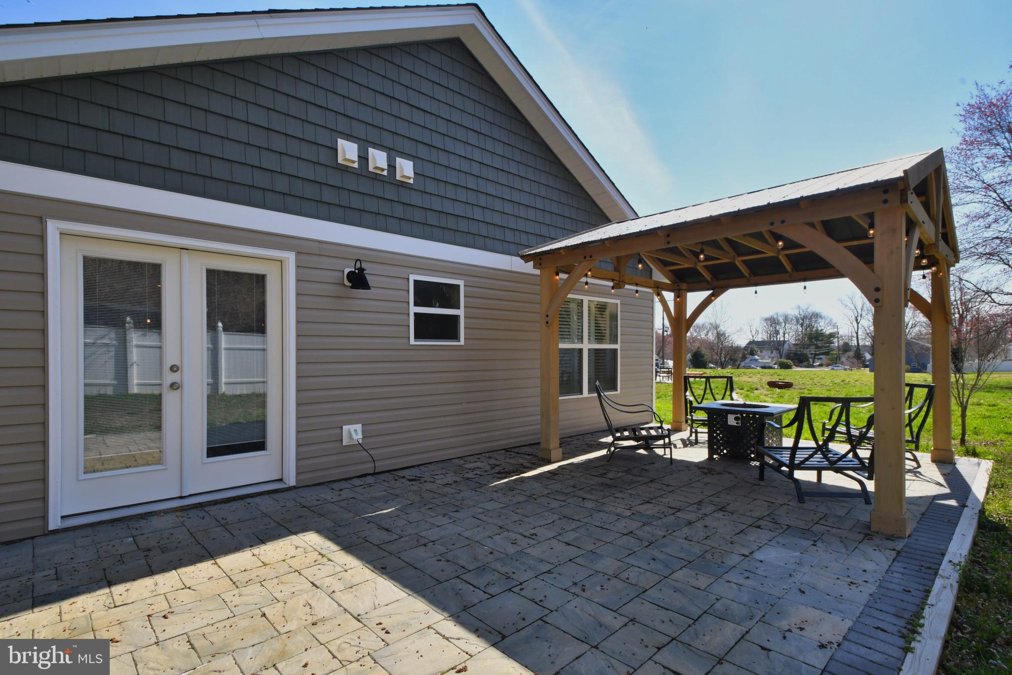 WILLOUGHBY BEACH - Residential