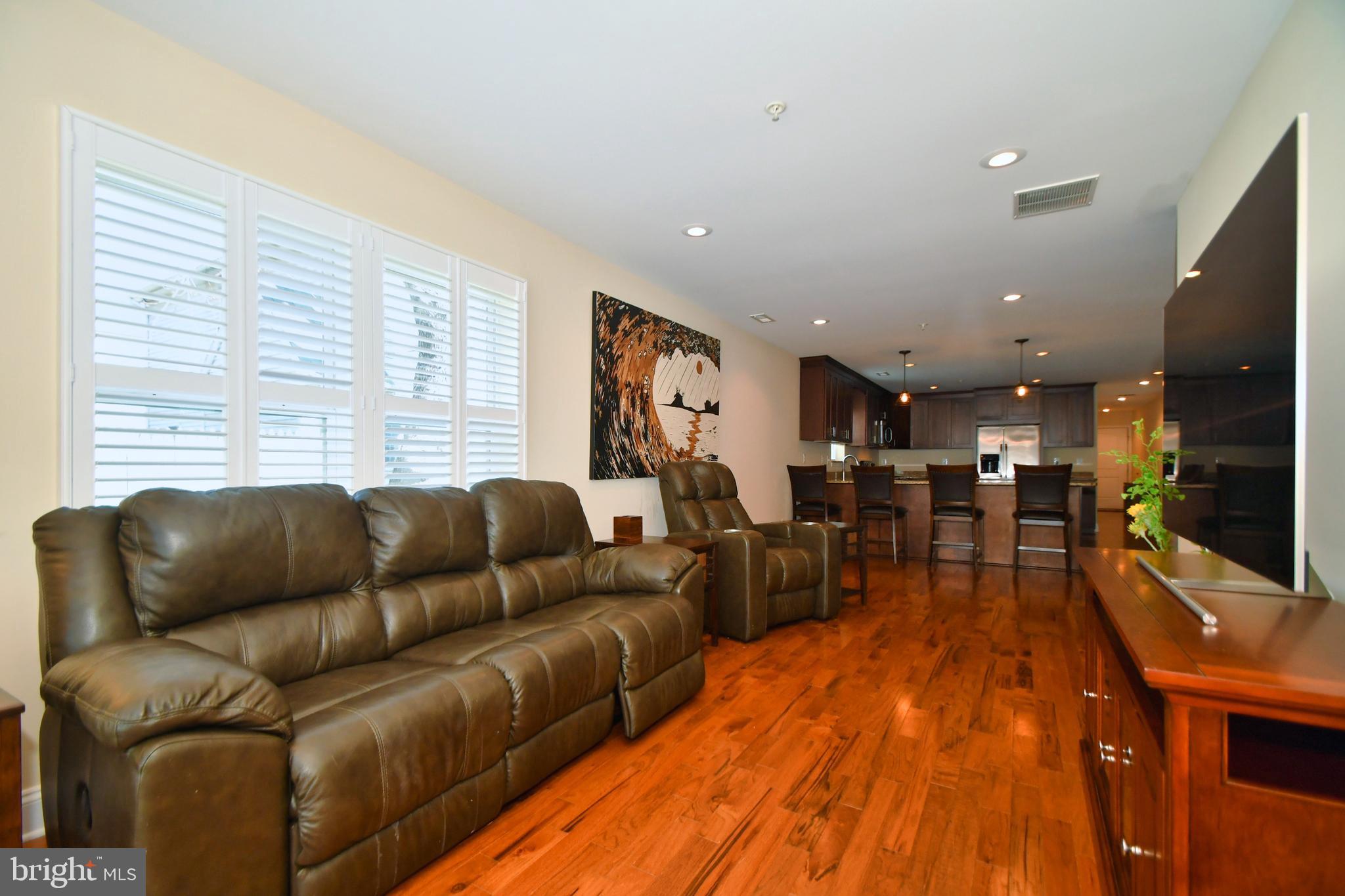 WILLOUGHBY BEACH - Residential