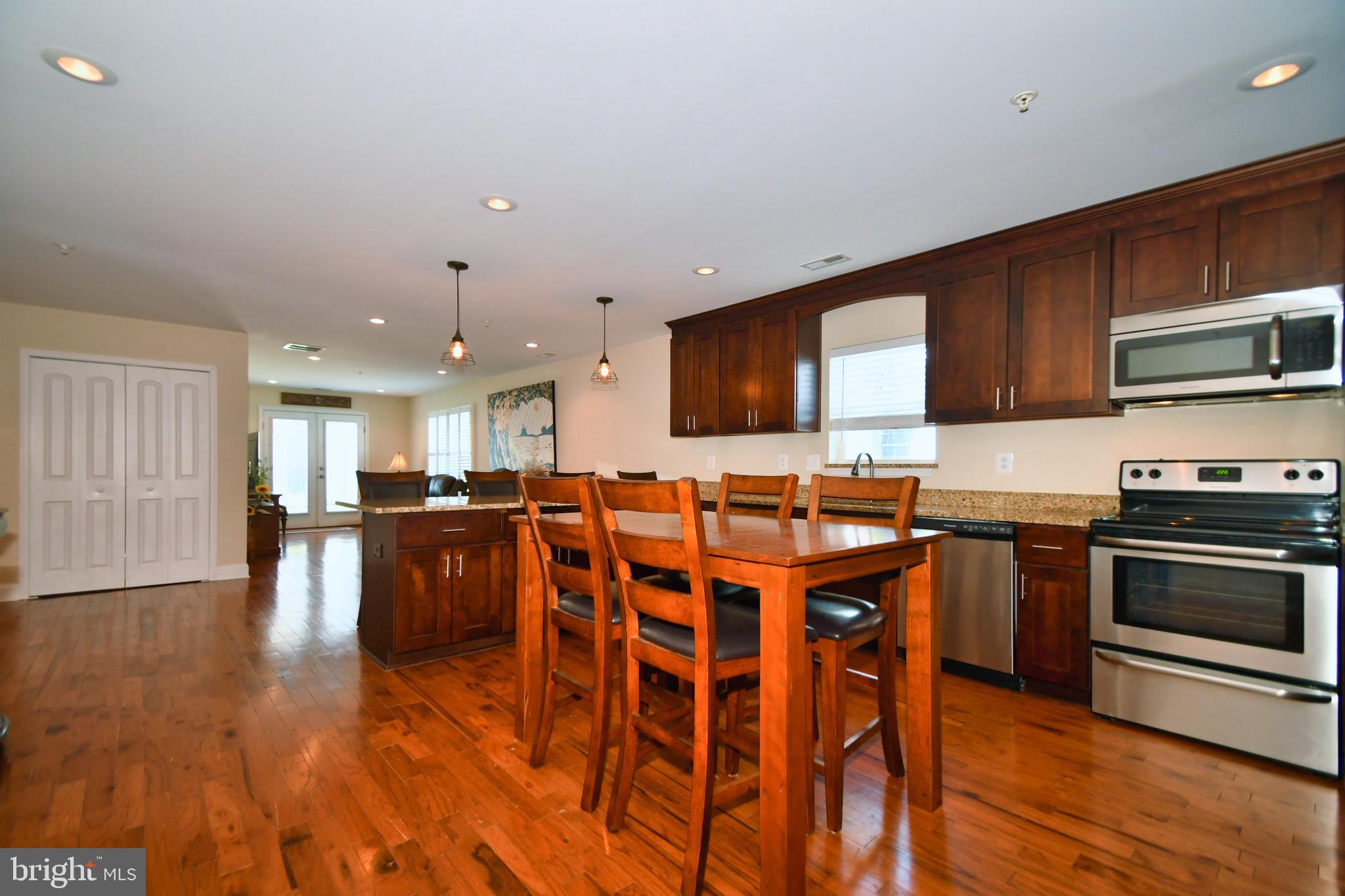 WILLOUGHBY BEACH - Residential