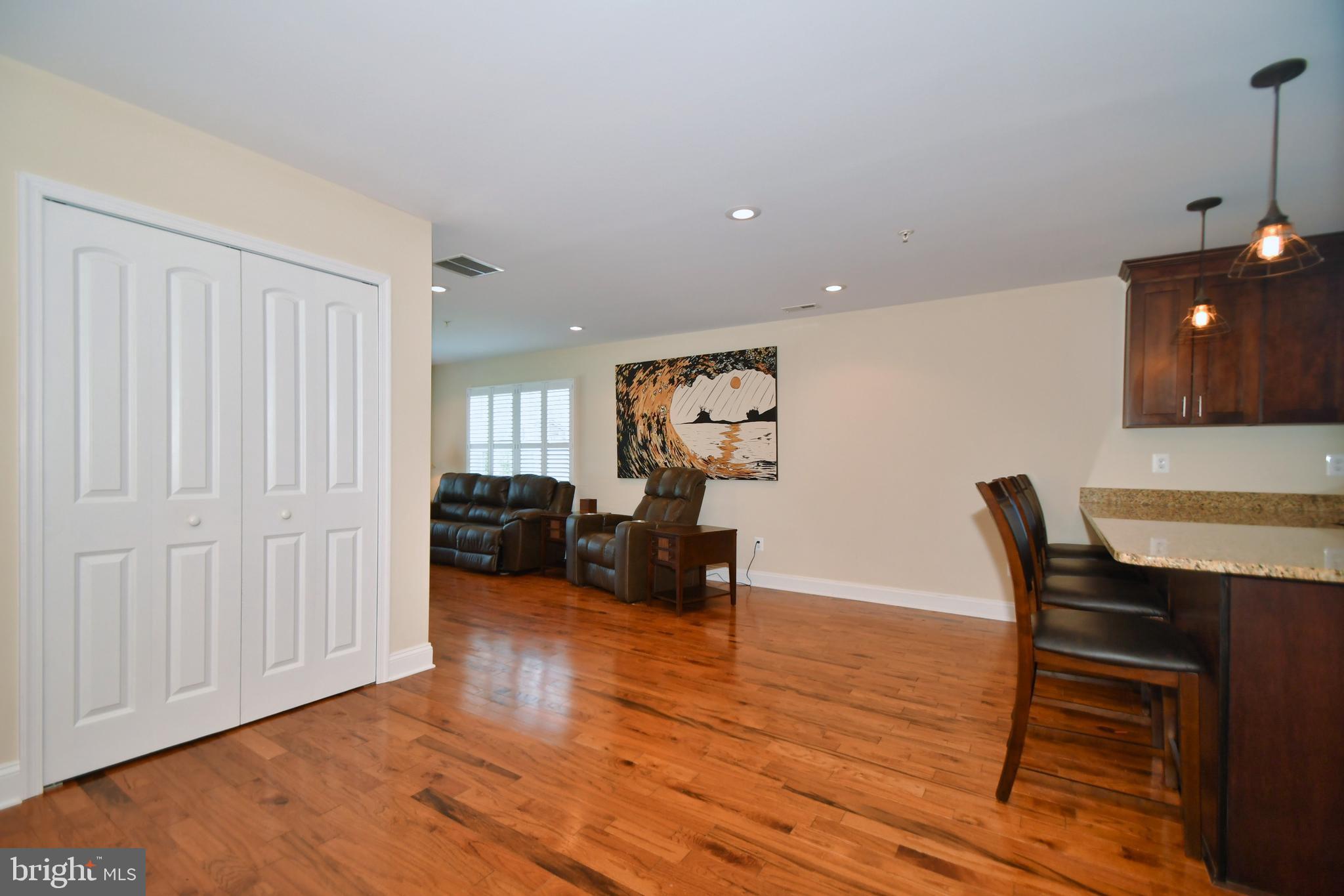 WILLOUGHBY BEACH - Residential