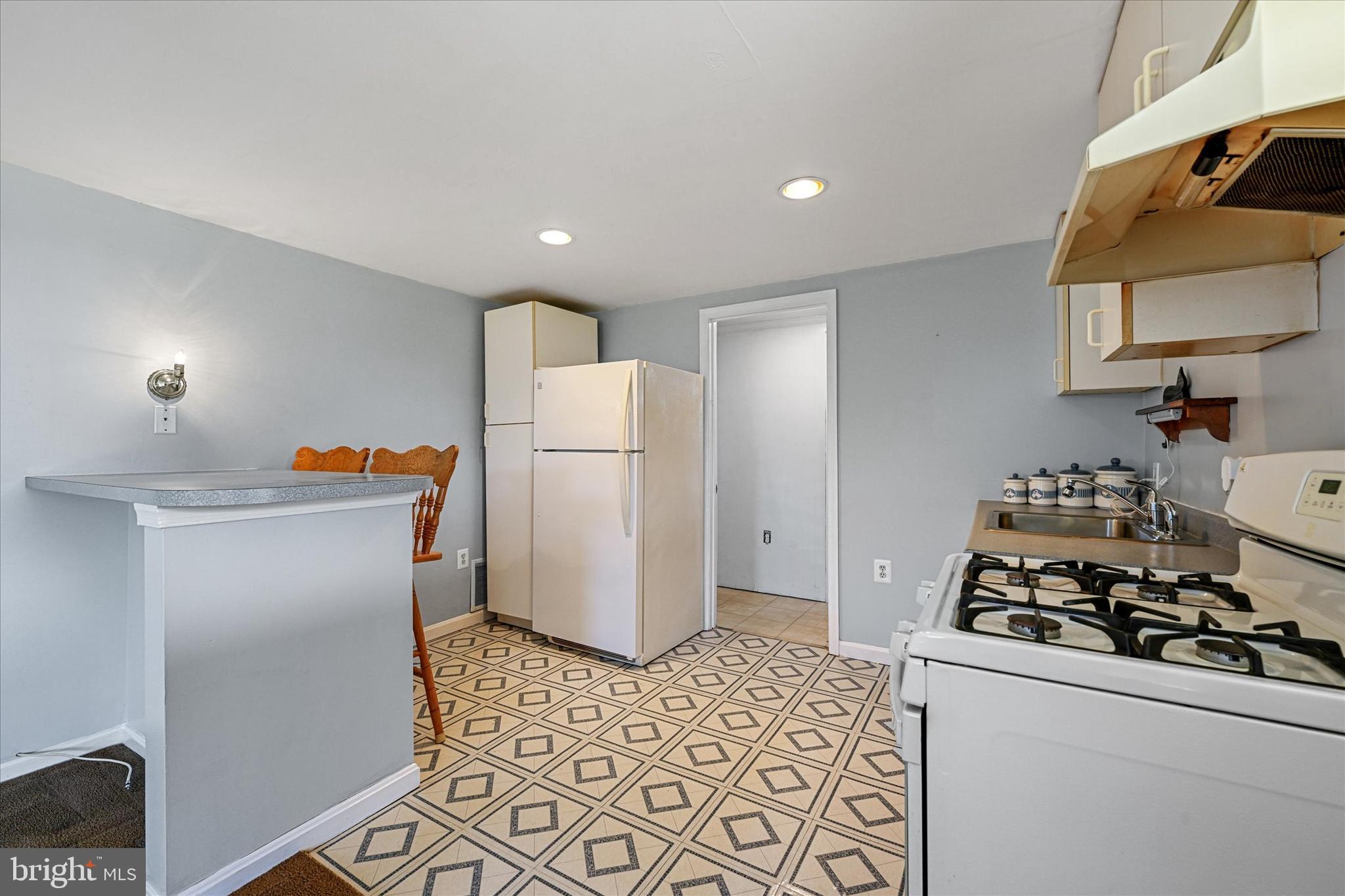 ARUNDEL GARDENS - Residential