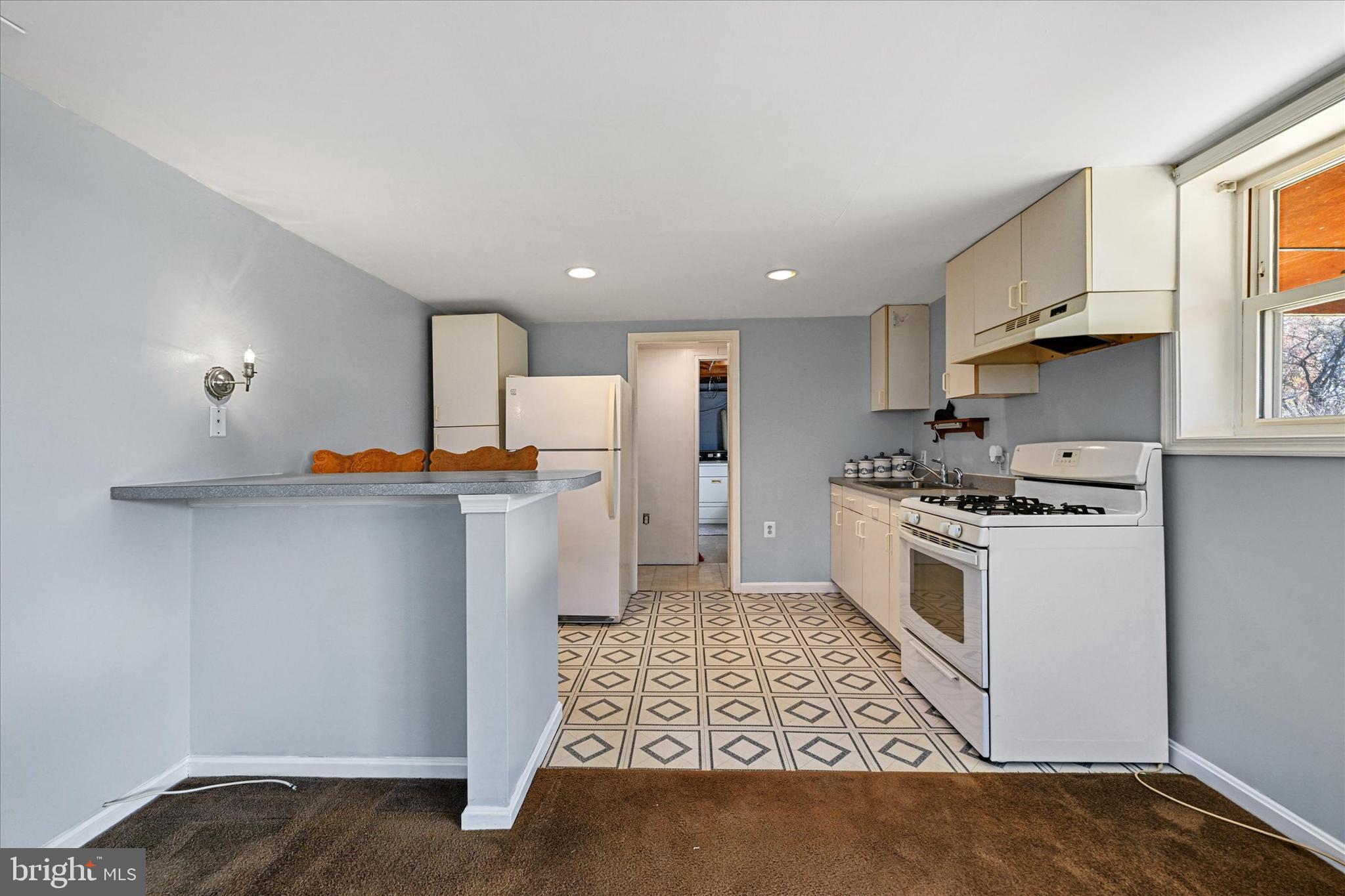 ARUNDEL GARDENS - Residential