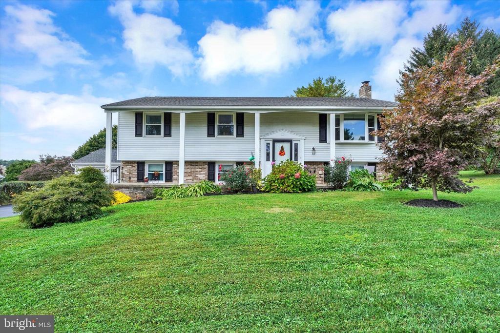 Photo of 35 Independence Drive, NEW FREEDOM, PA 17349 (MLS # PAYK2090888)