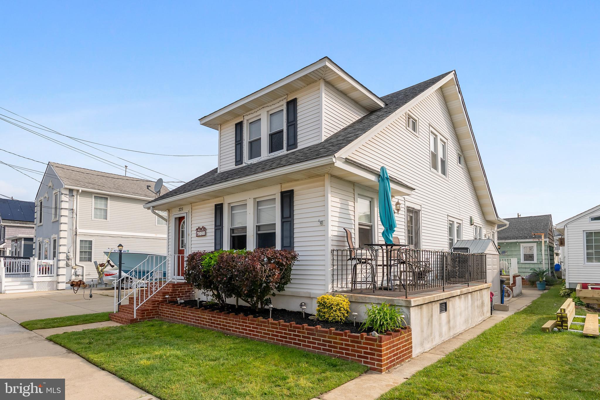 221 W 25TH AVENUE