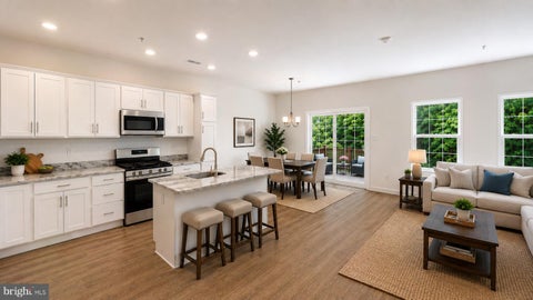 Townhouse For Sale - 8 Wayne Court<br/> BLACKWOOD, NJ 08012