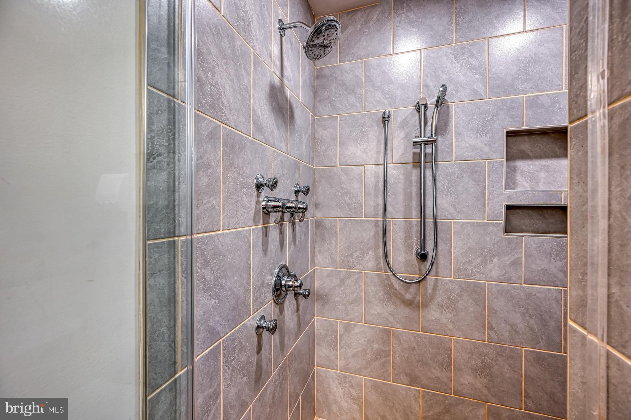 BLUE WATER - Residential Lease