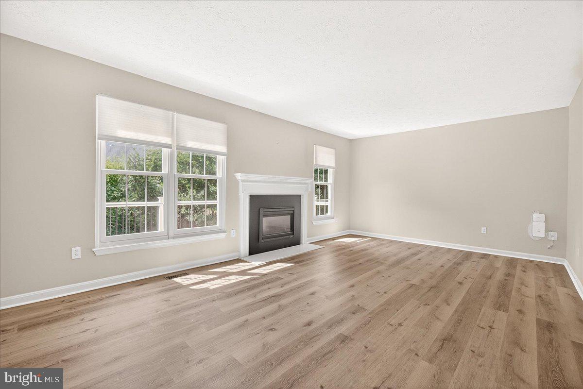 EMERALD FARM - Residential