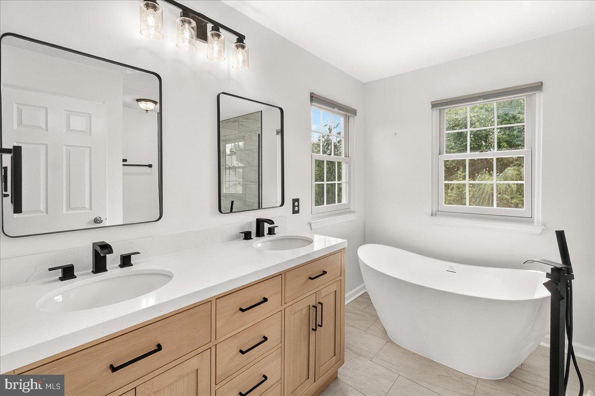 EMERALD FARM - Residential