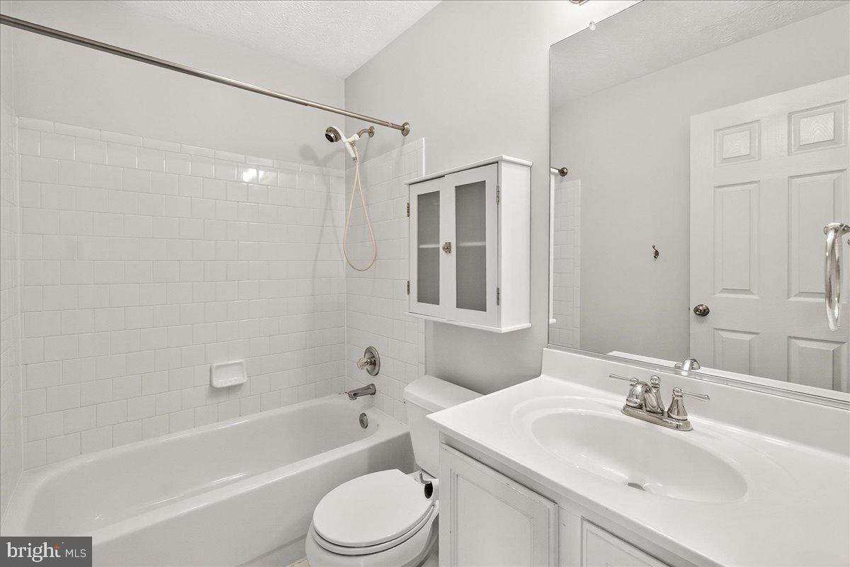 EMERALD FARM - Residential