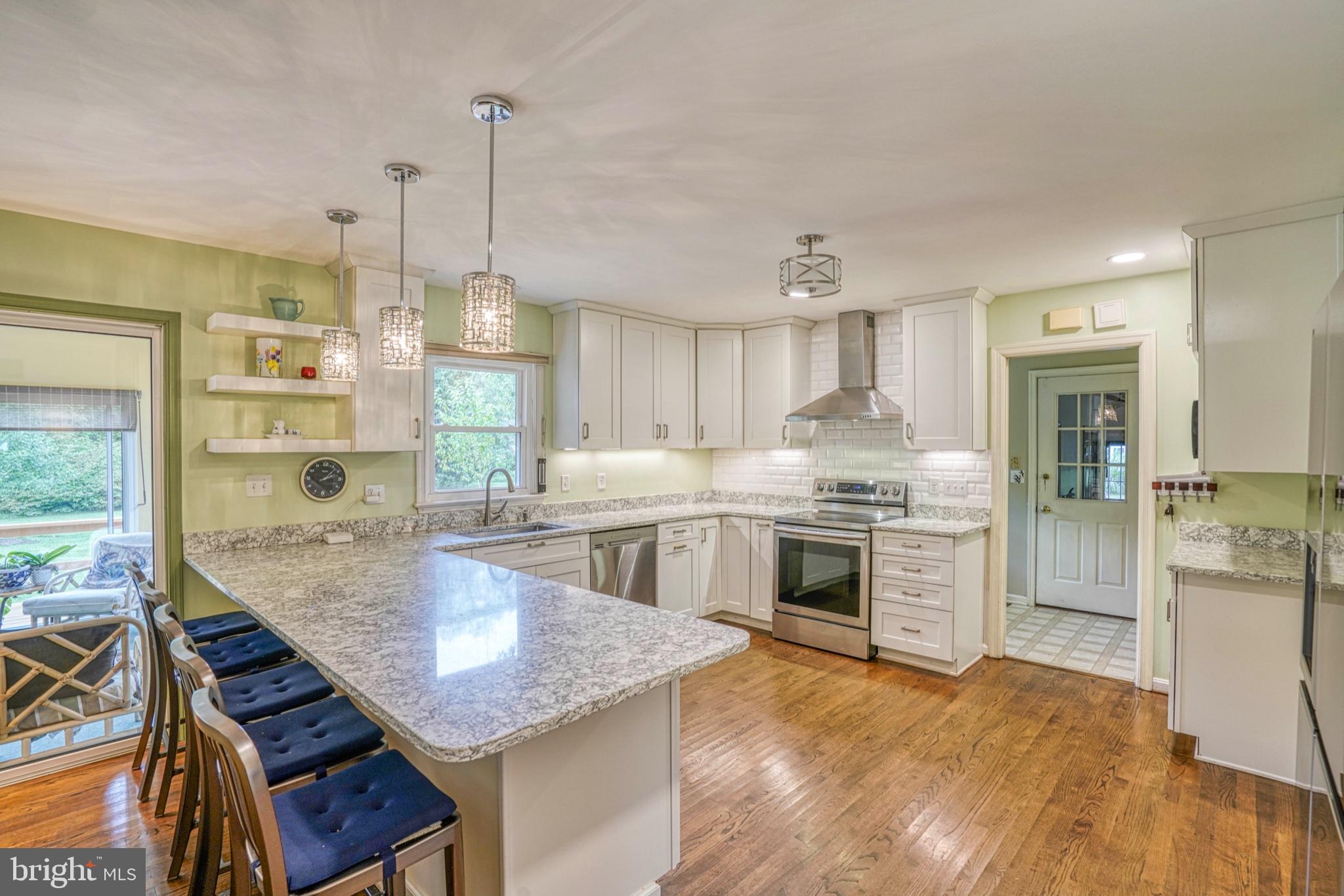 7712 WATERVIEW LANE