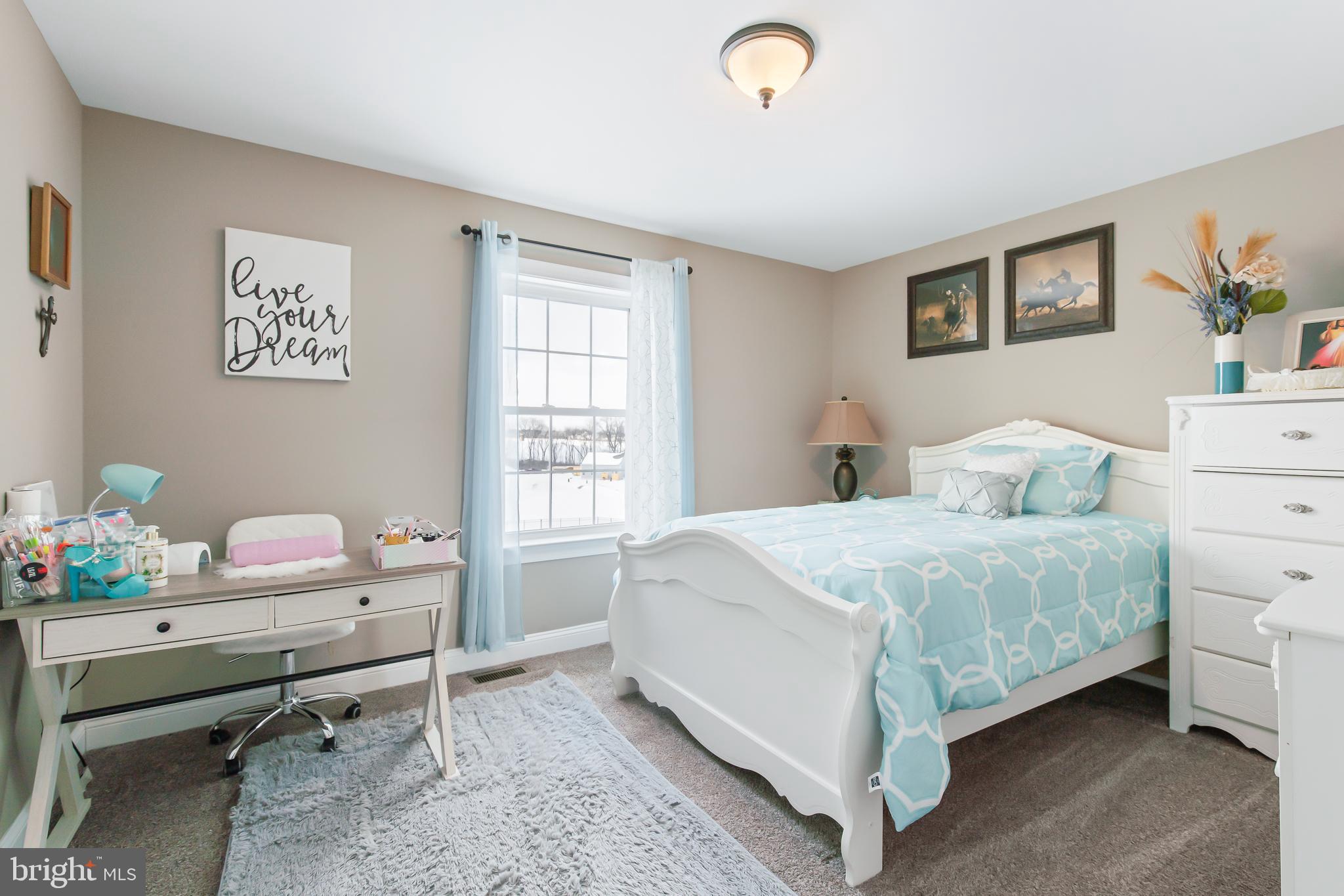 MOUNTAIN MEADOWS - Residential