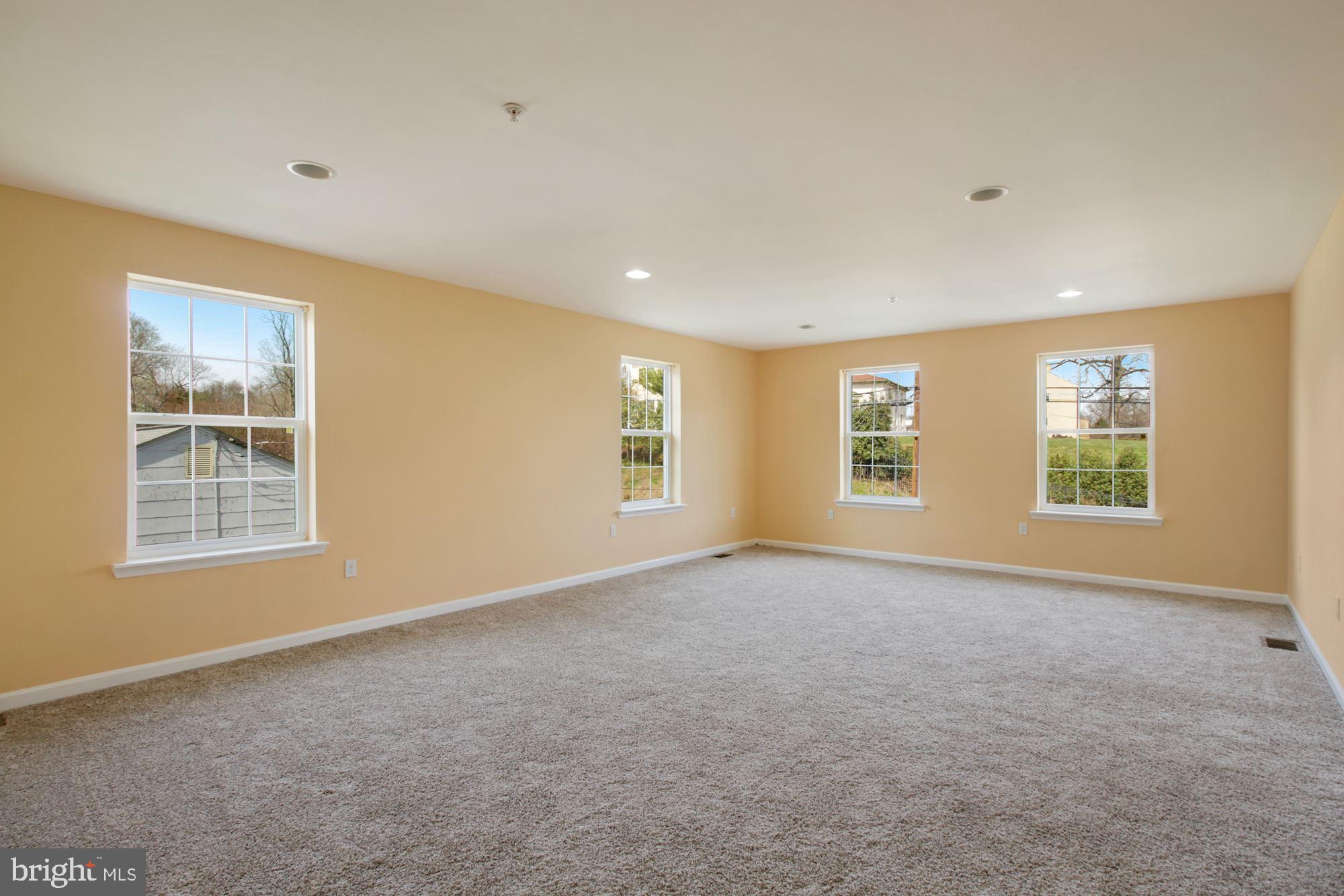 RIVERDALE PARK - Residential