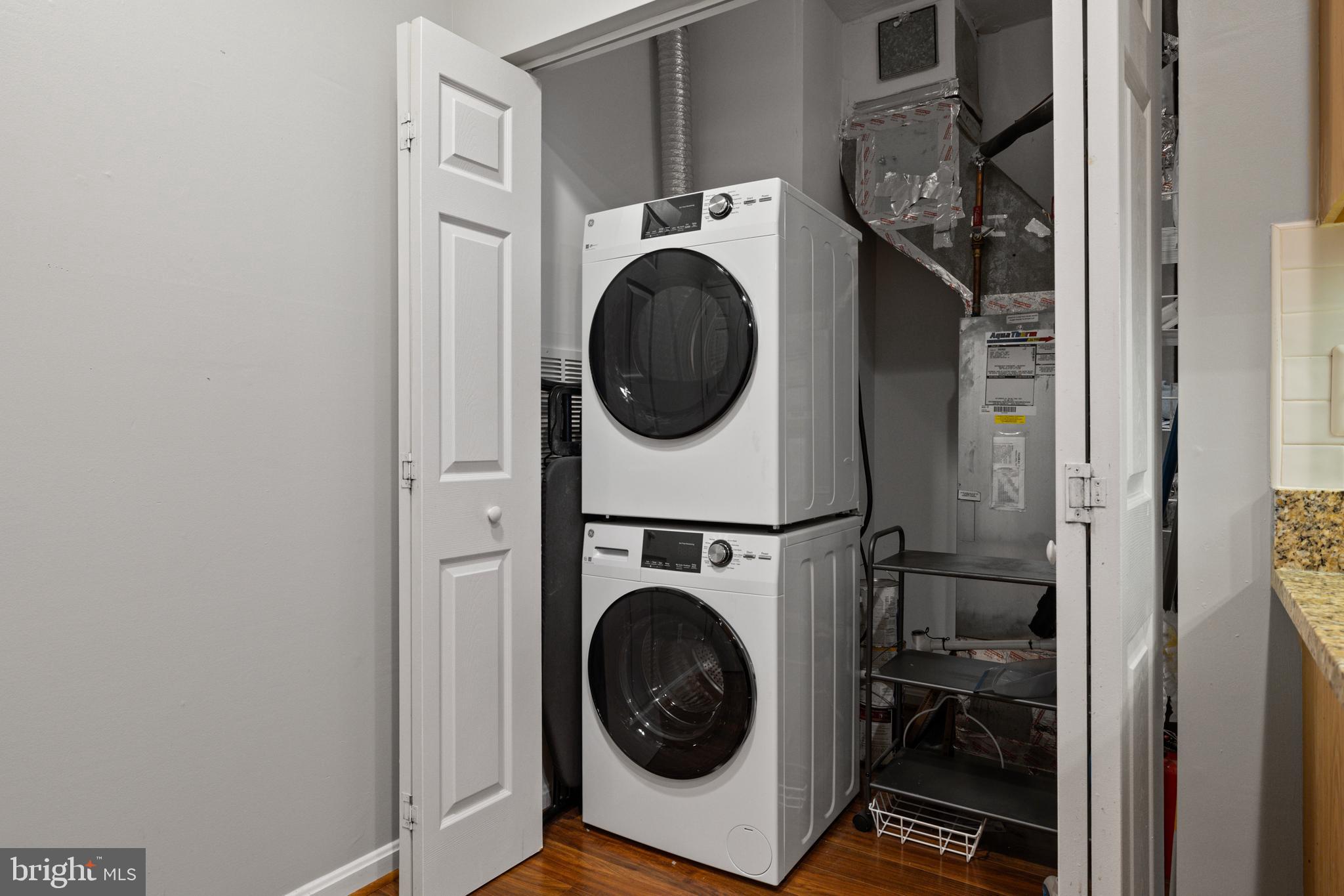 LAKESIDE AT SOUTH RIDING - Residential