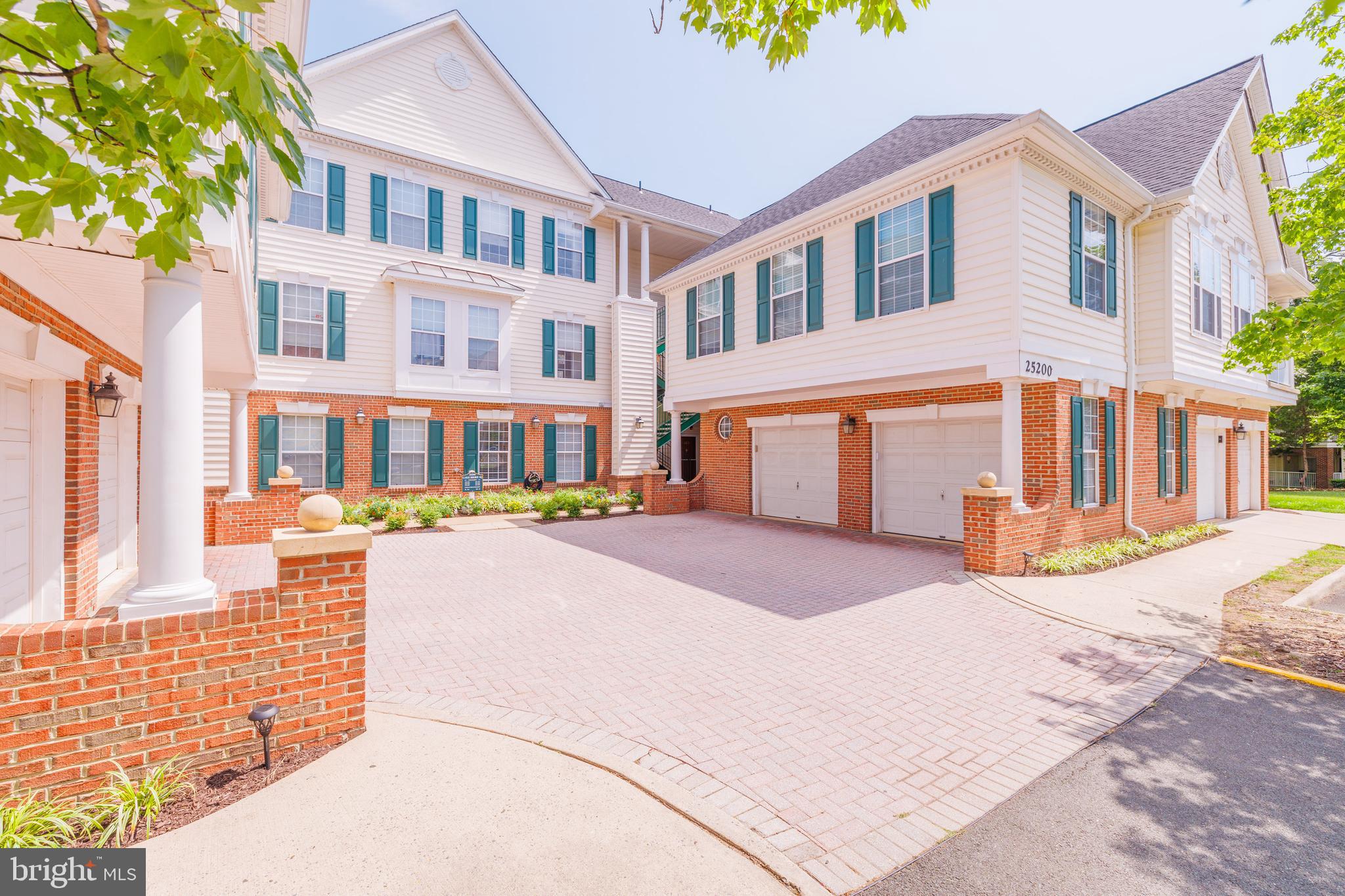 LAKESIDE AT SOUTH RIDING - Residential