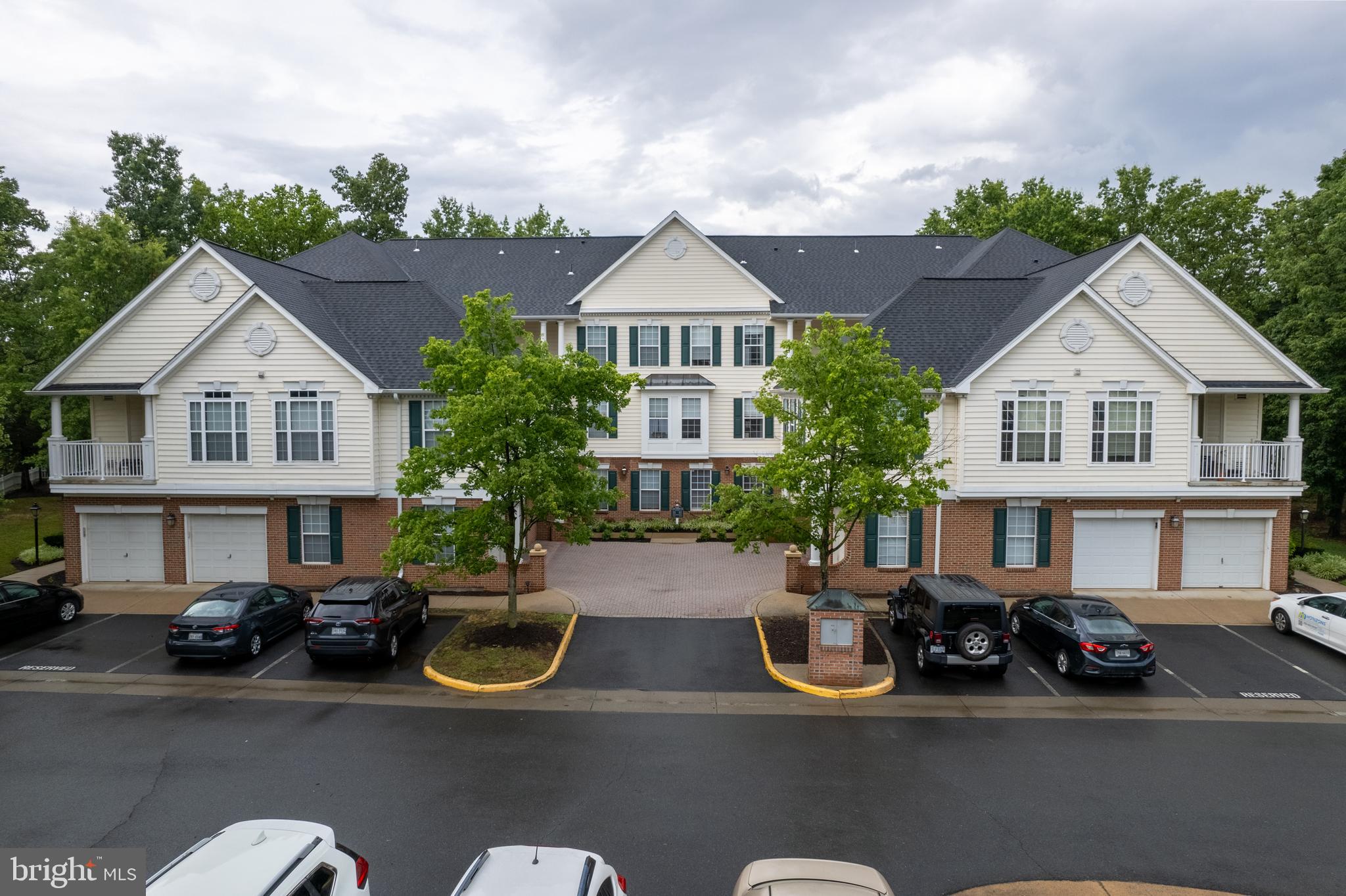 LAKESIDE AT SOUTH RIDING - Residential