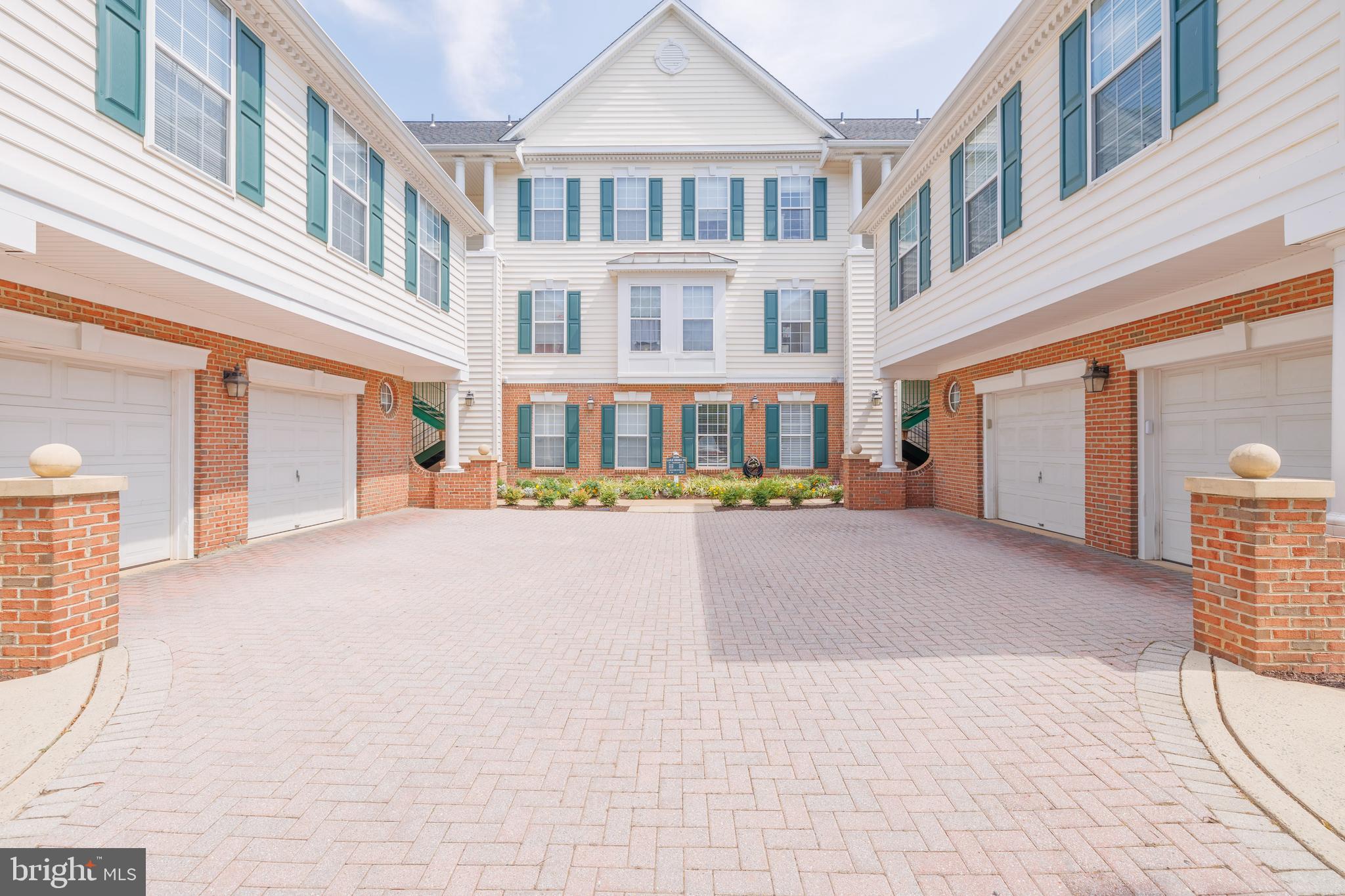 LAKESIDE AT SOUTH RIDING - Residential