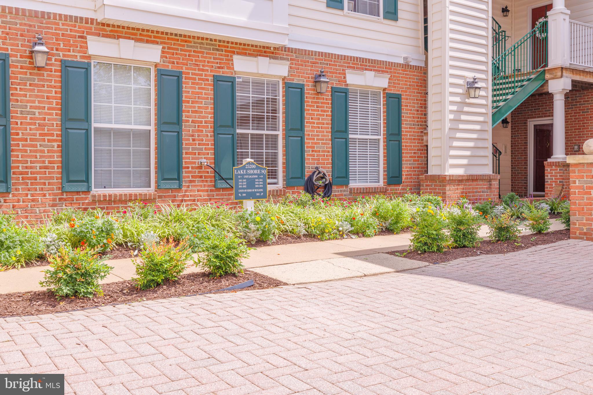 LAKESIDE AT SOUTH RIDING - Residential