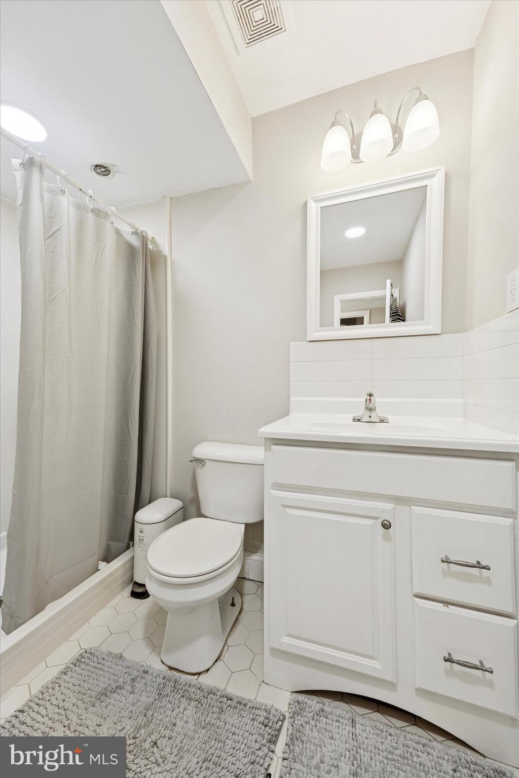 PHILADELPHIA (NORTHEAST) - Residential