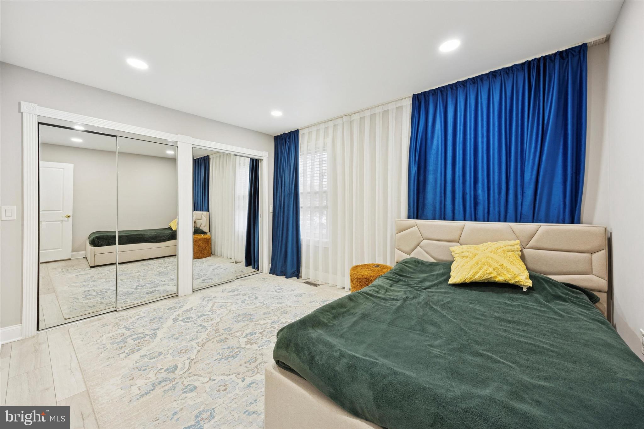 PHILADELPHIA (NORTHEAST) - Residential