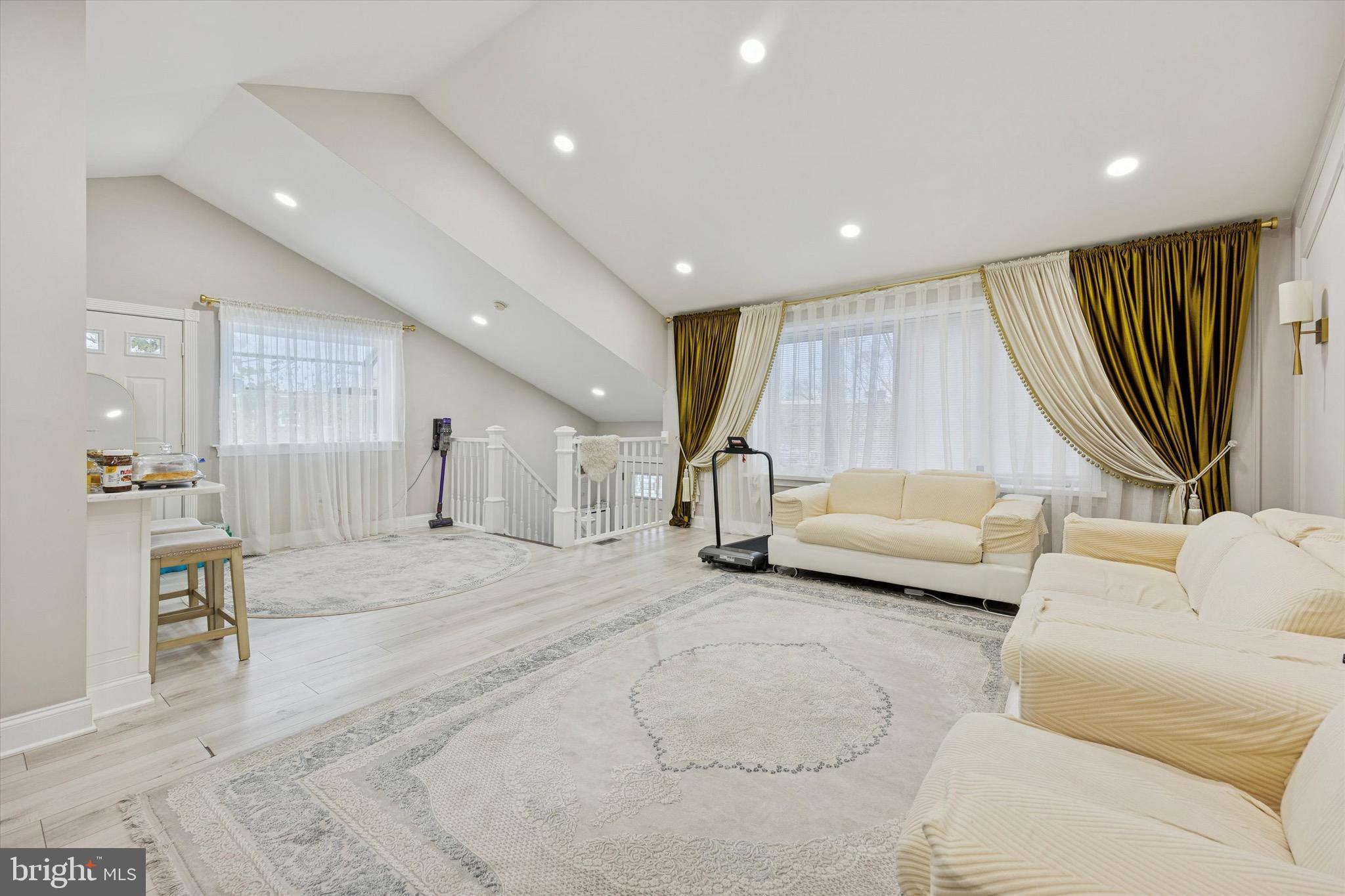 PHILADELPHIA (NORTHEAST) - Residential