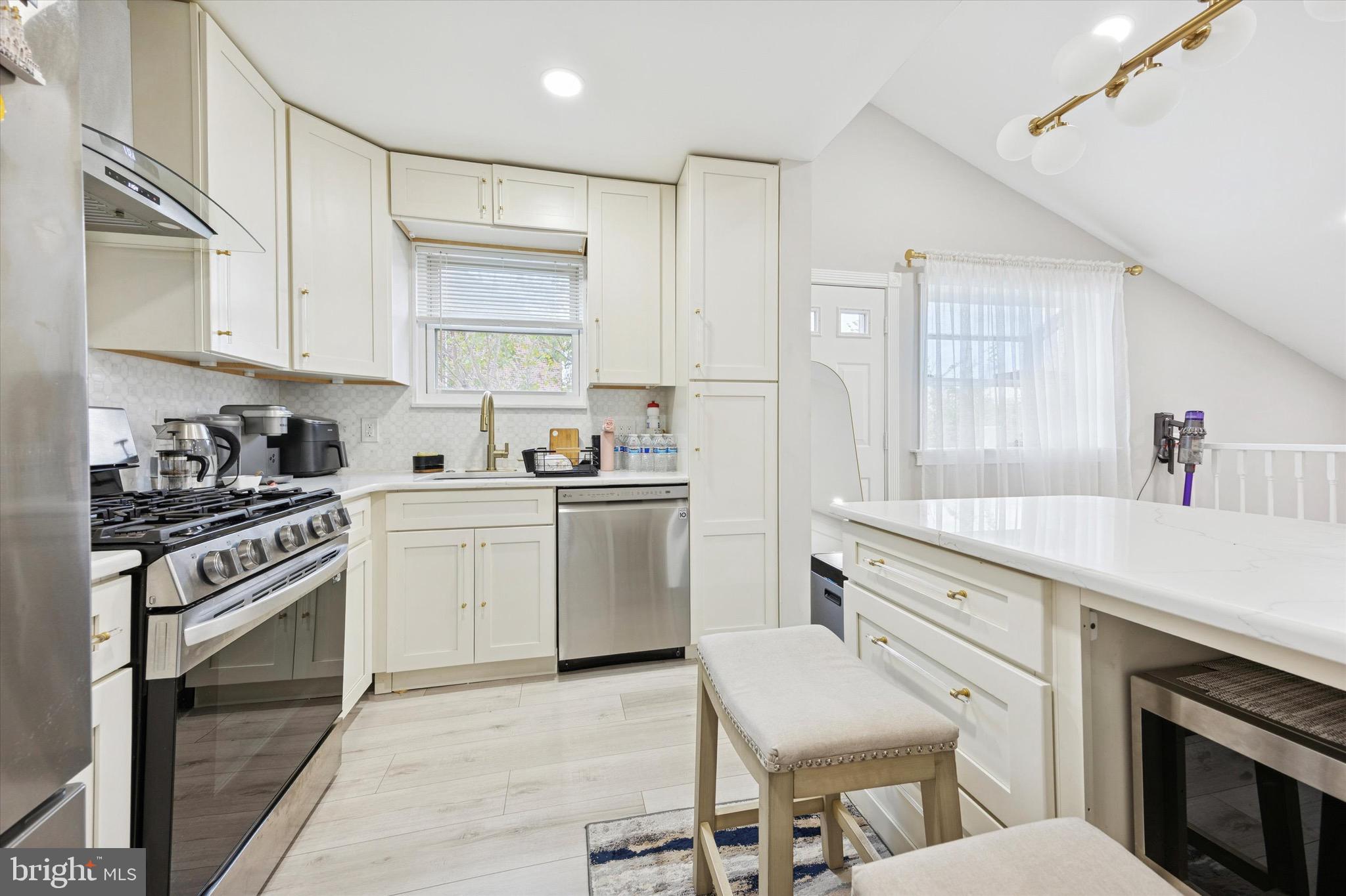 PHILADELPHIA (NORTHEAST) - Residential