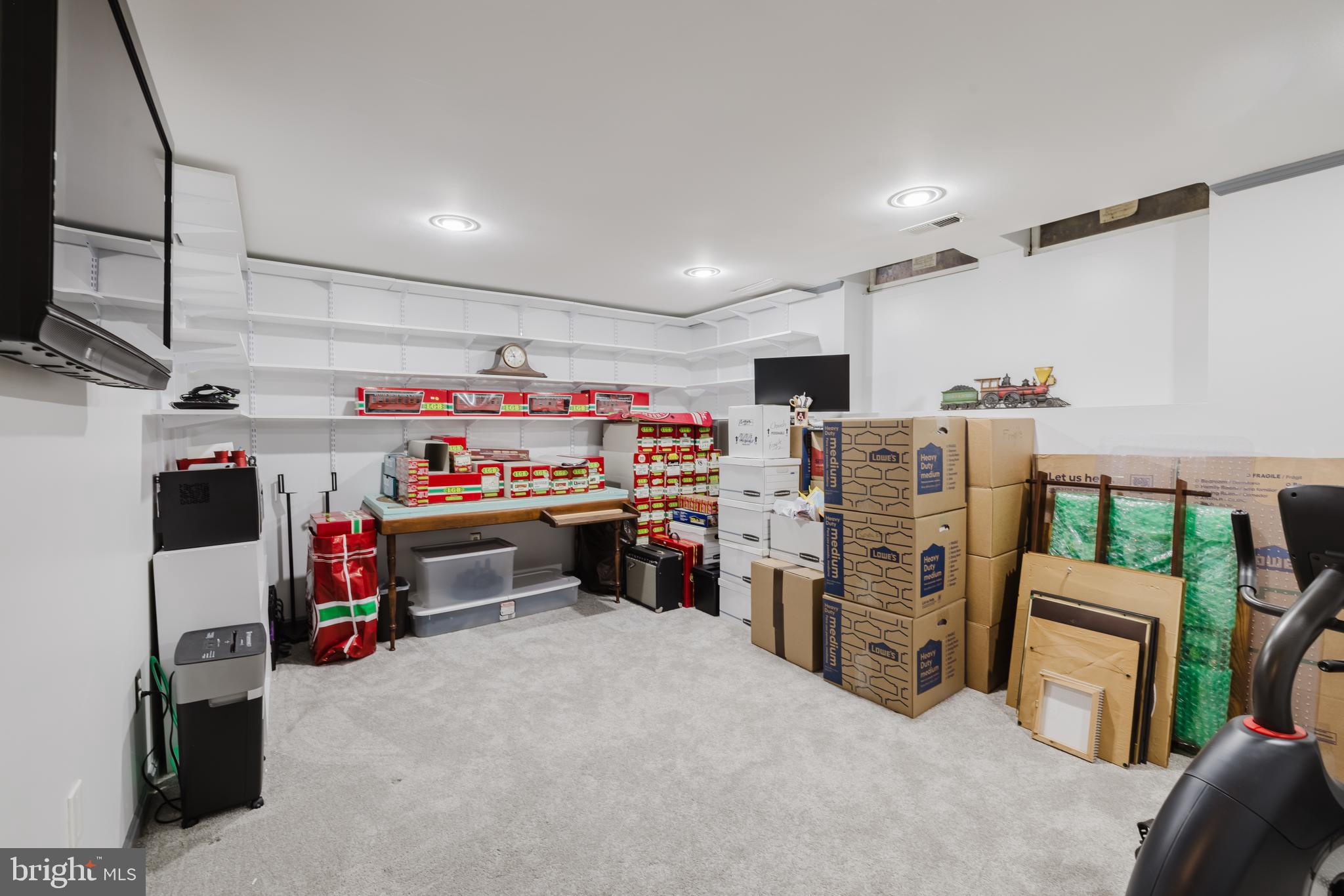 HUNTERS RUN - Residential