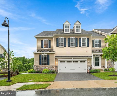 Townhouse For Sale - 12 Kaila Court<br/> MEDIA, PA 19063