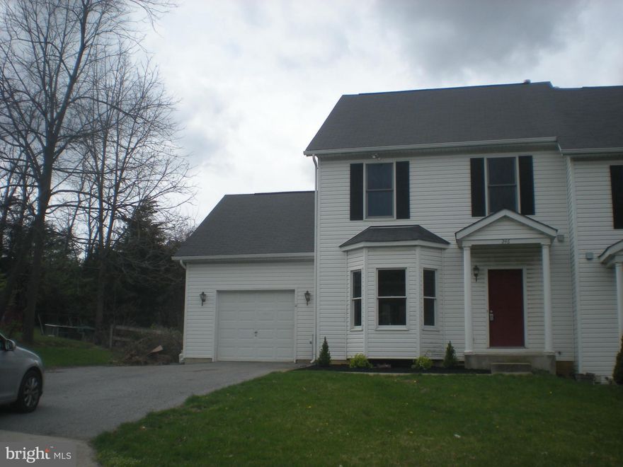 Nice Duplex Freshly painted and new carpet with attached 1 car garage  MBR has a walk in closet, ceiling fan and super bath with soaking tub  Quick Possession and very conv location.  Close to schools and shopping.  Listing app required, tenant insurance required.  The home is being cleaned.