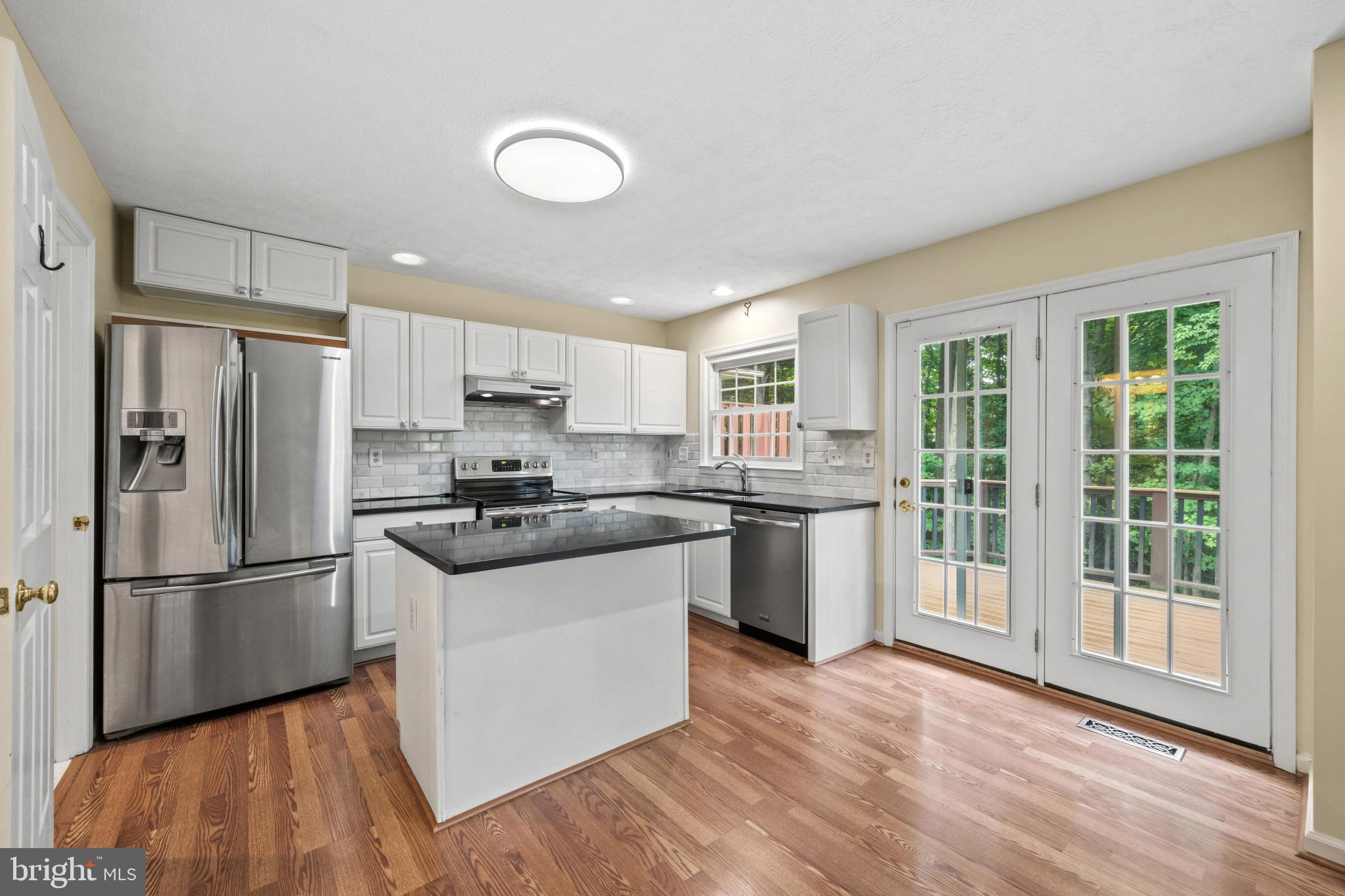 41 ROSLAND COURT