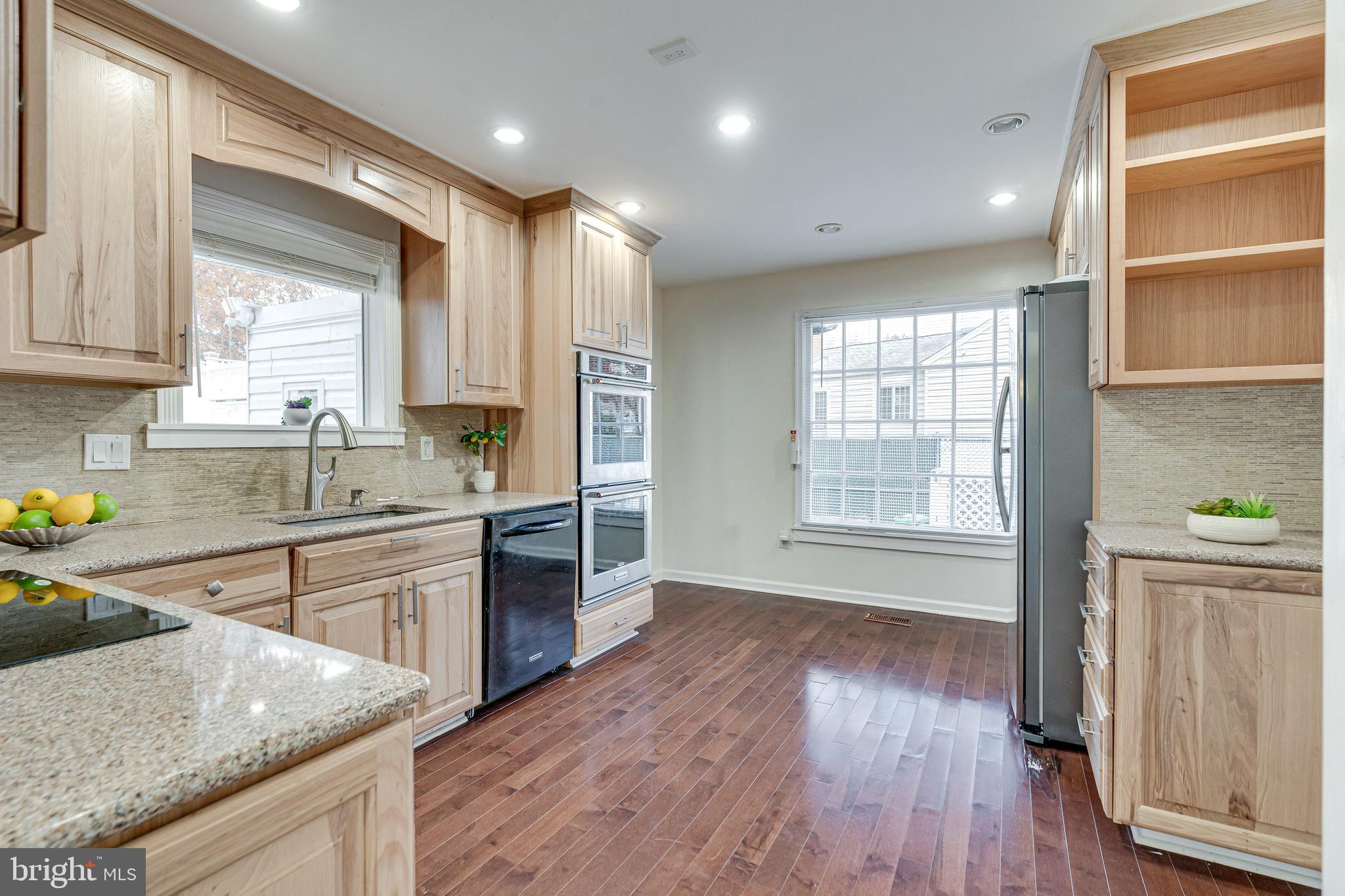 POINT OF WOODS - Residential