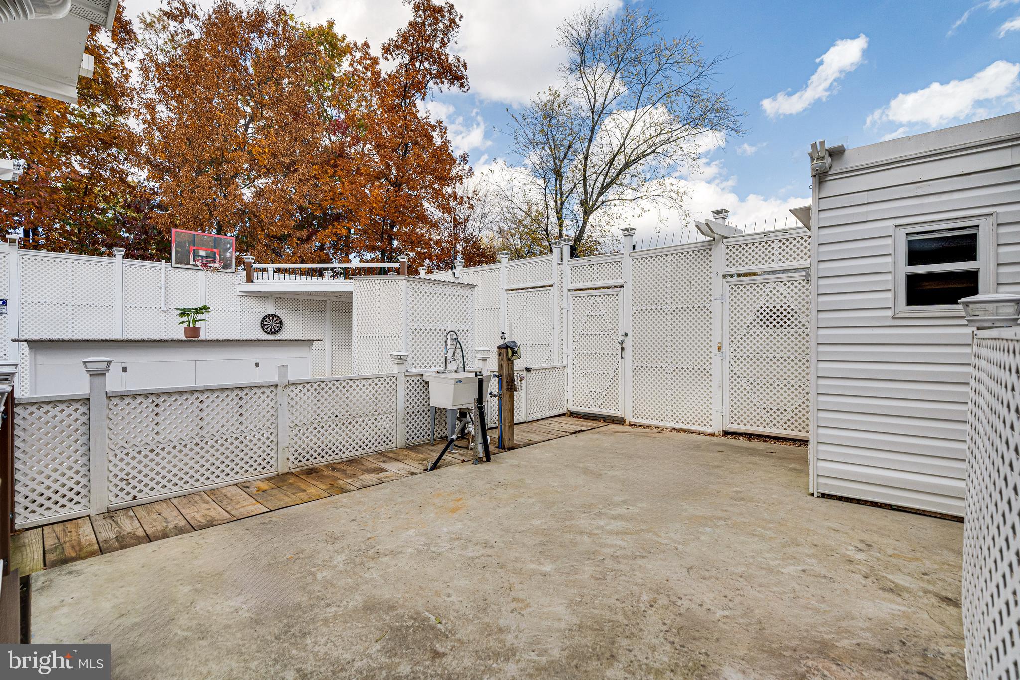 POINT OF WOODS - Residential